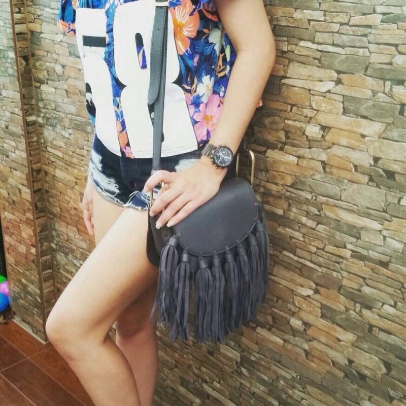 กระเป๋าสะพายข้างฟรุ้งฟริ้ง