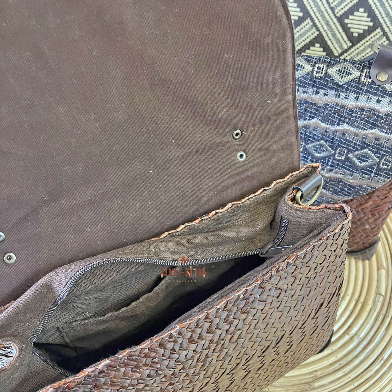 กระเป๋ากระจูด กระเป๋าถือ กระเป๋าผ้าไทย กระเป๋าฝาพับ 👜