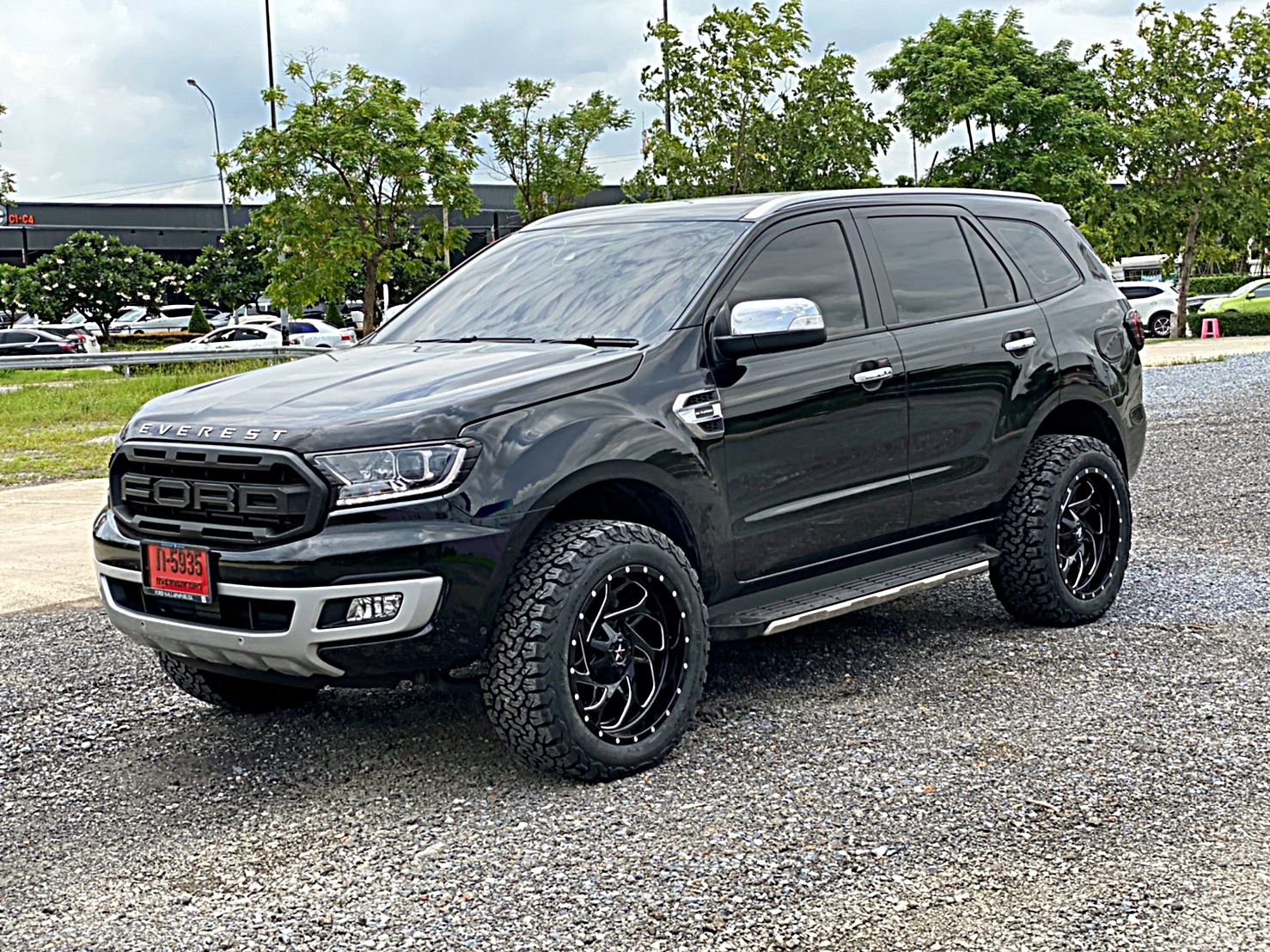 FORD EVEREST ป้ายแดงจัดล้อ20 แบบไม่ยก