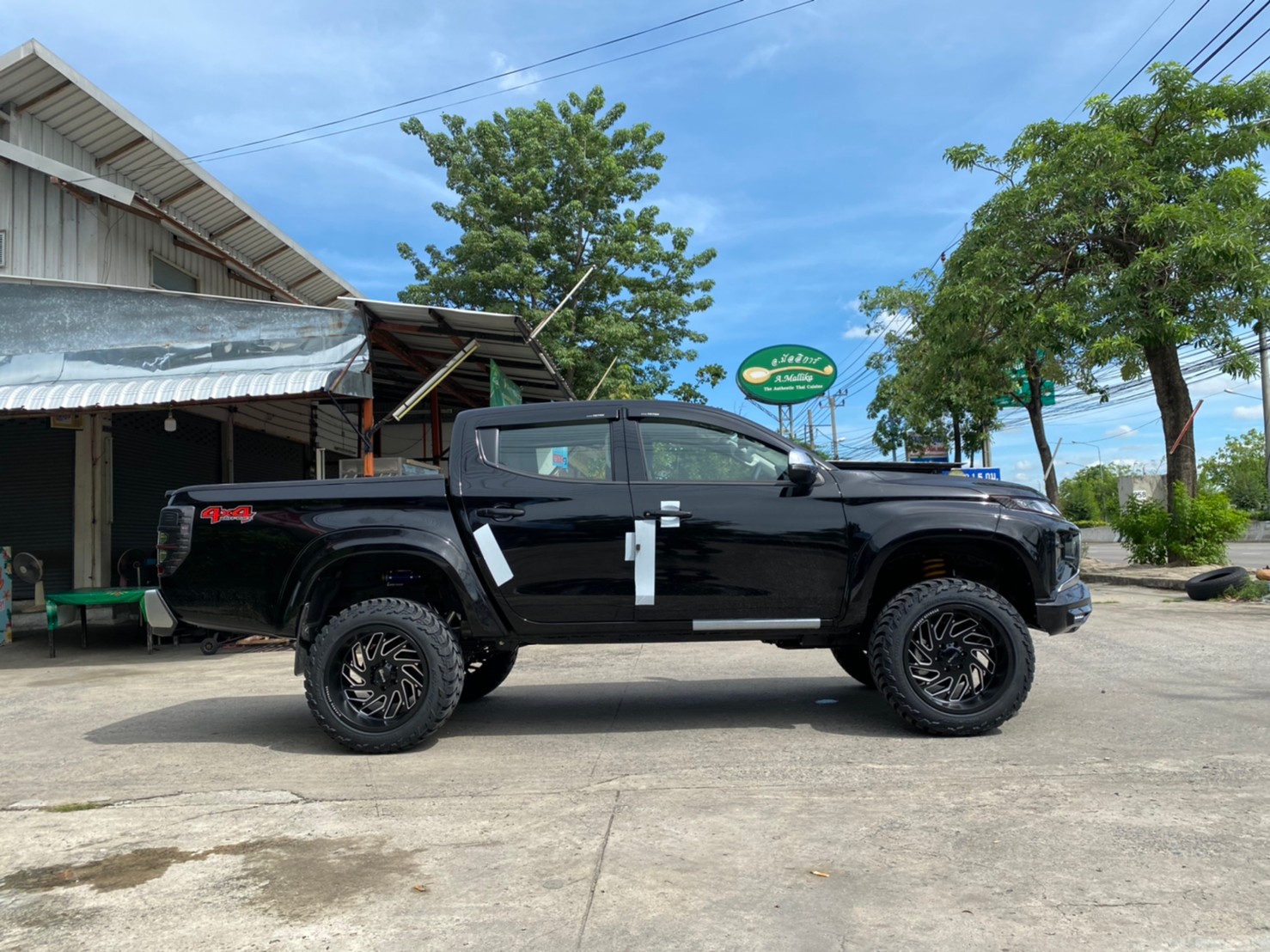 TRITON ป้ายแดงจัดทรงเมกาที่ STEP9