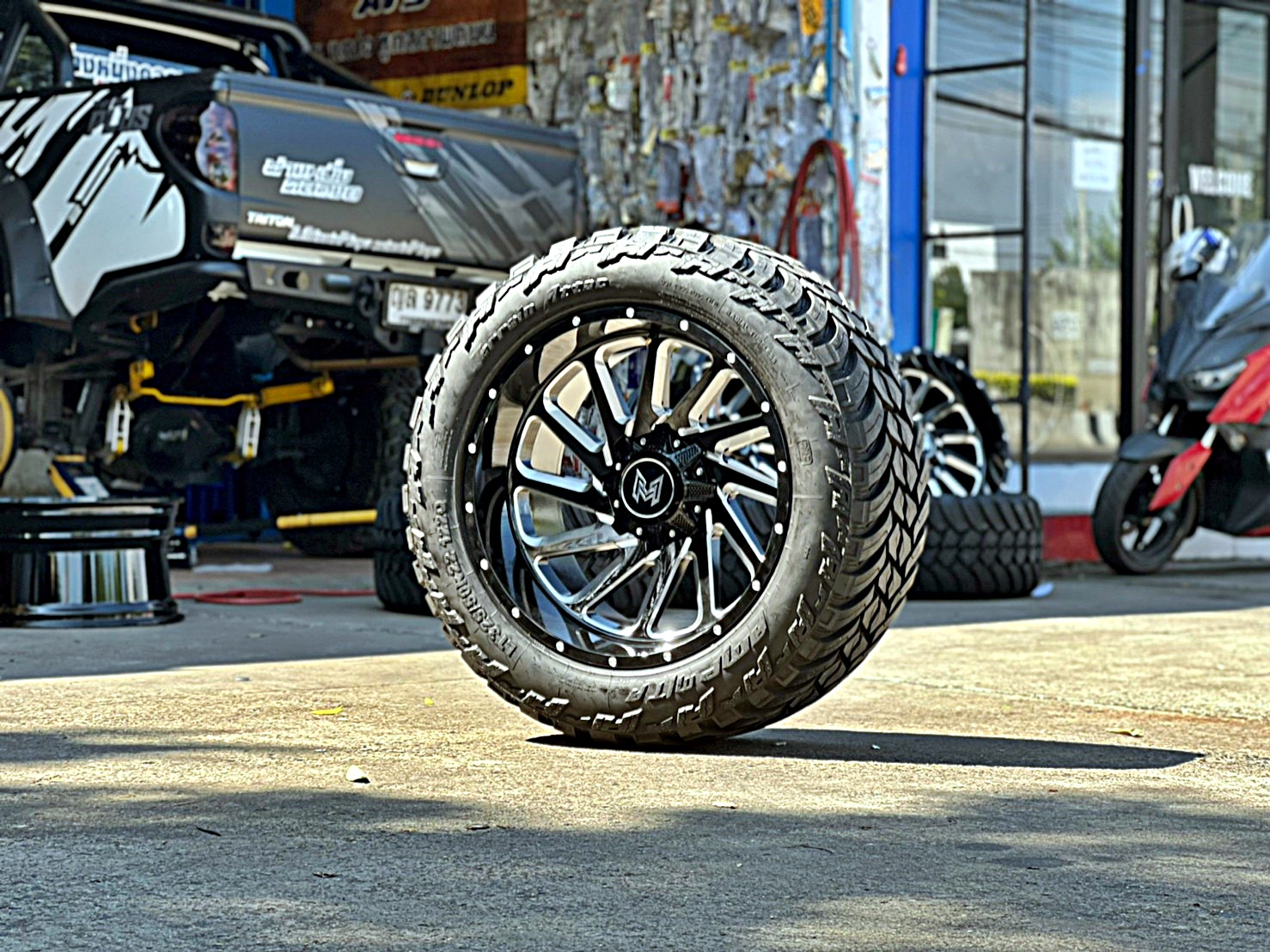 TRITON ทรงเมกา ที่ STEP9