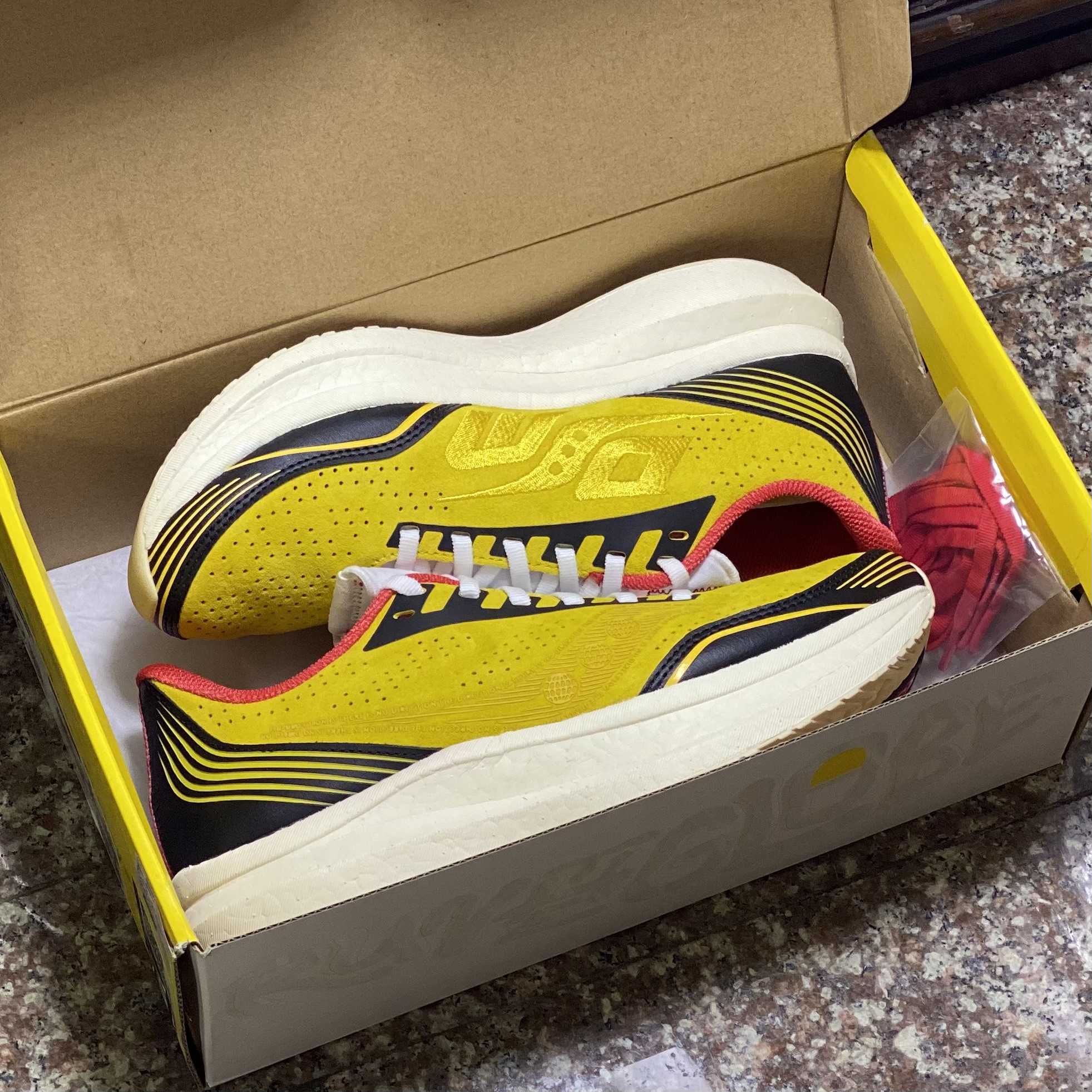 รองเท้า Saucony X Diet Starts Monday Endorphin Pro ‘EXCLUSIVE’ (M8US)