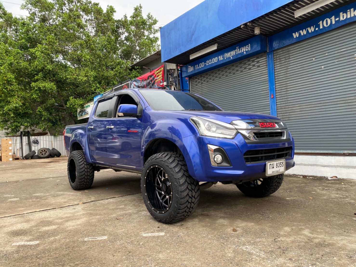 D-MAX มาจากสุพรรณบุรี จัดทรงเมกาที่ STEP9