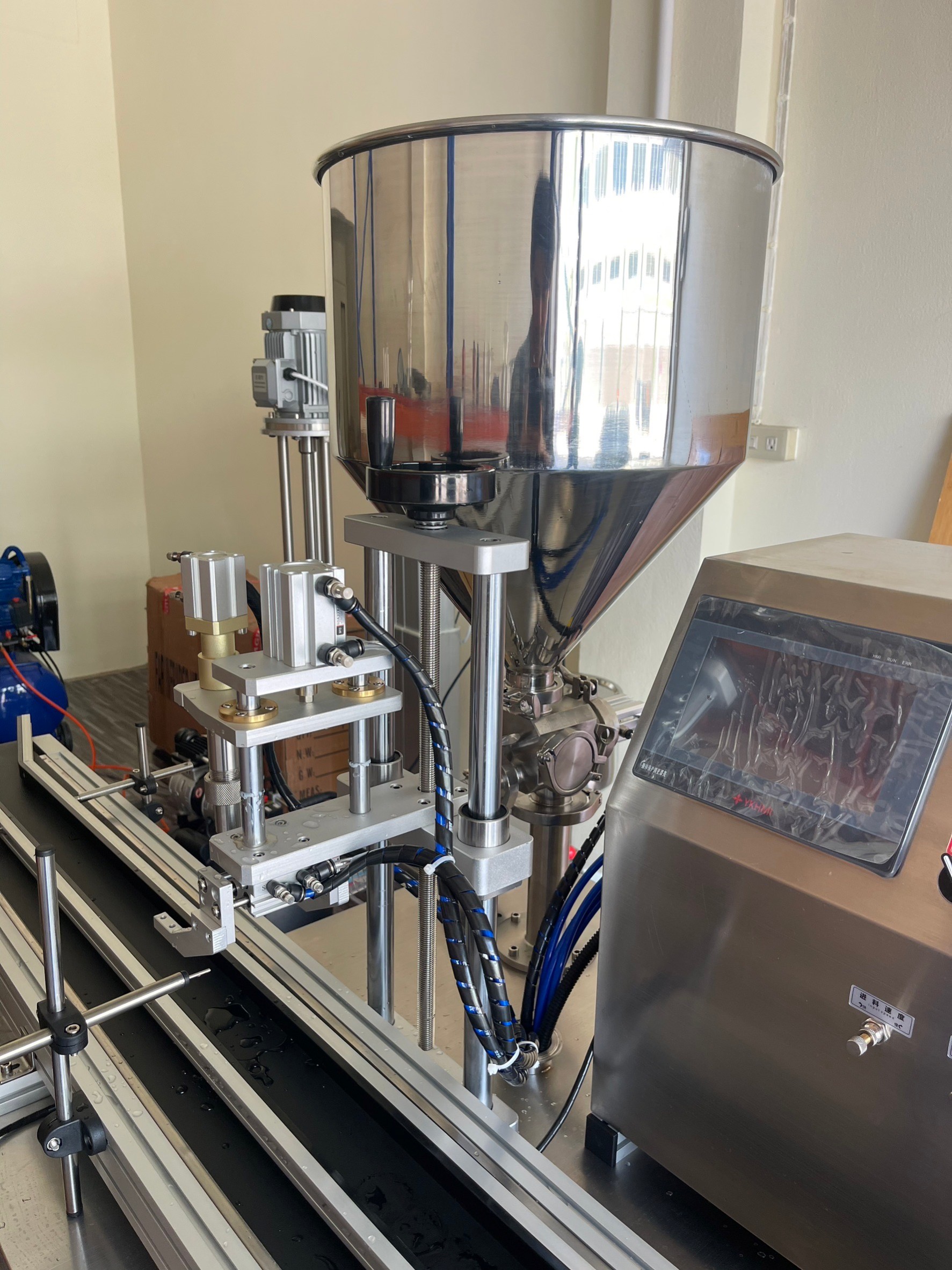 🌈13007 เครื่องบรรจุของเหลว แบบสายพาน ควบคุมด้วยระบบ PLC รุ่น HD40-1 automatic filling machine 5-100ml