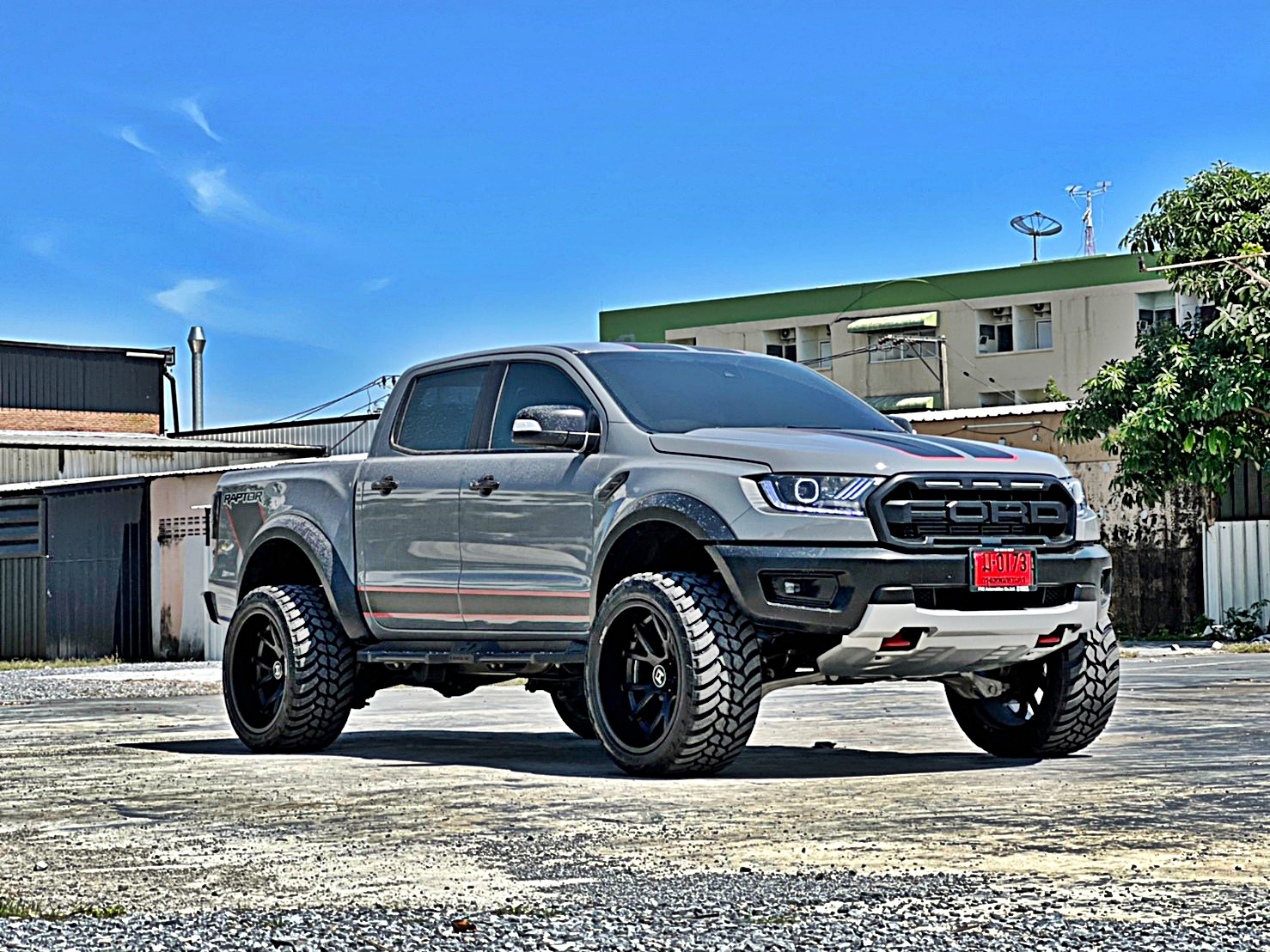 FORD RAPTOR ทรงเมกา่ ล้อ HOSTILE H113