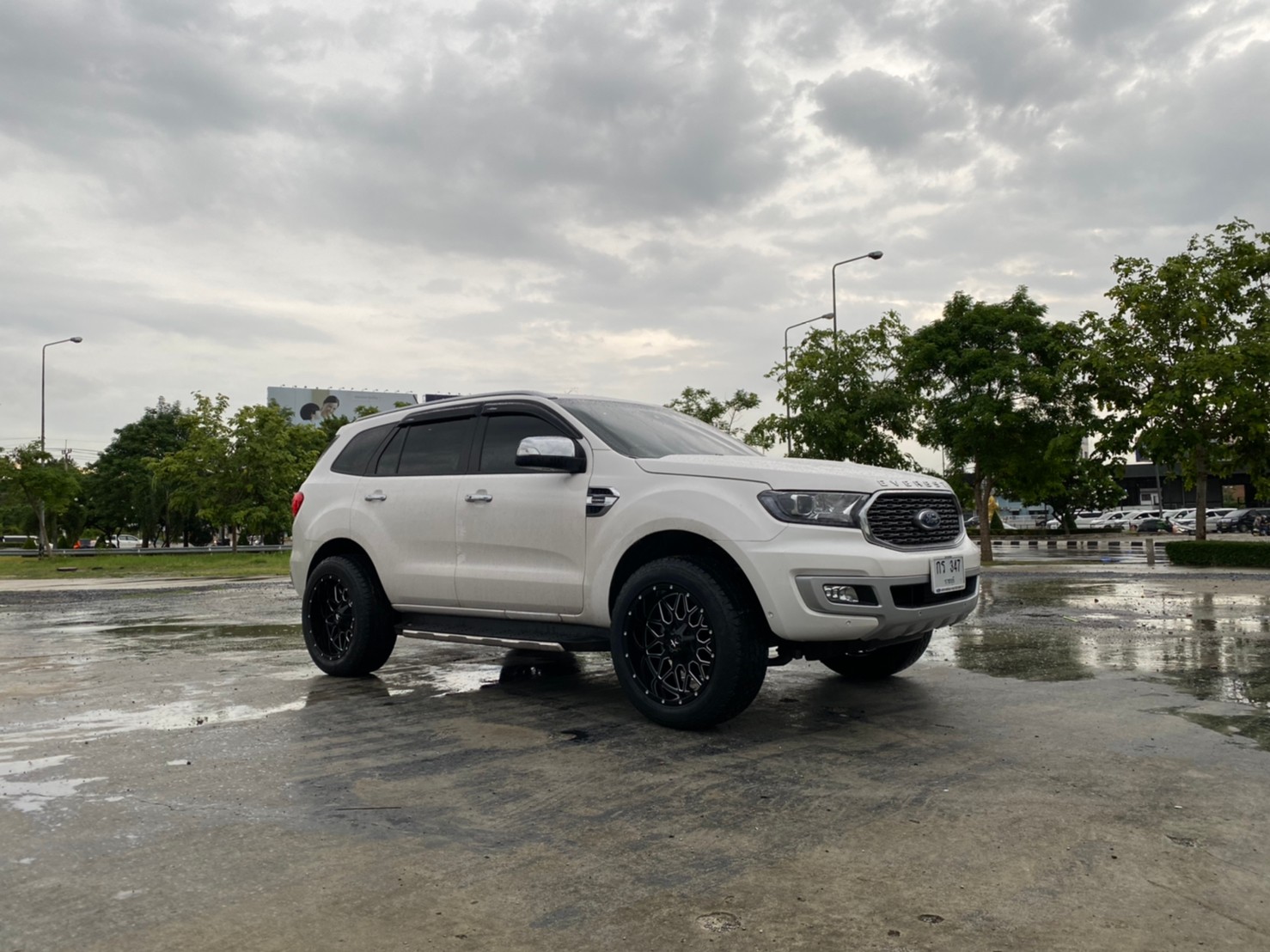 FORD EVEREST แบบไม่ยก
