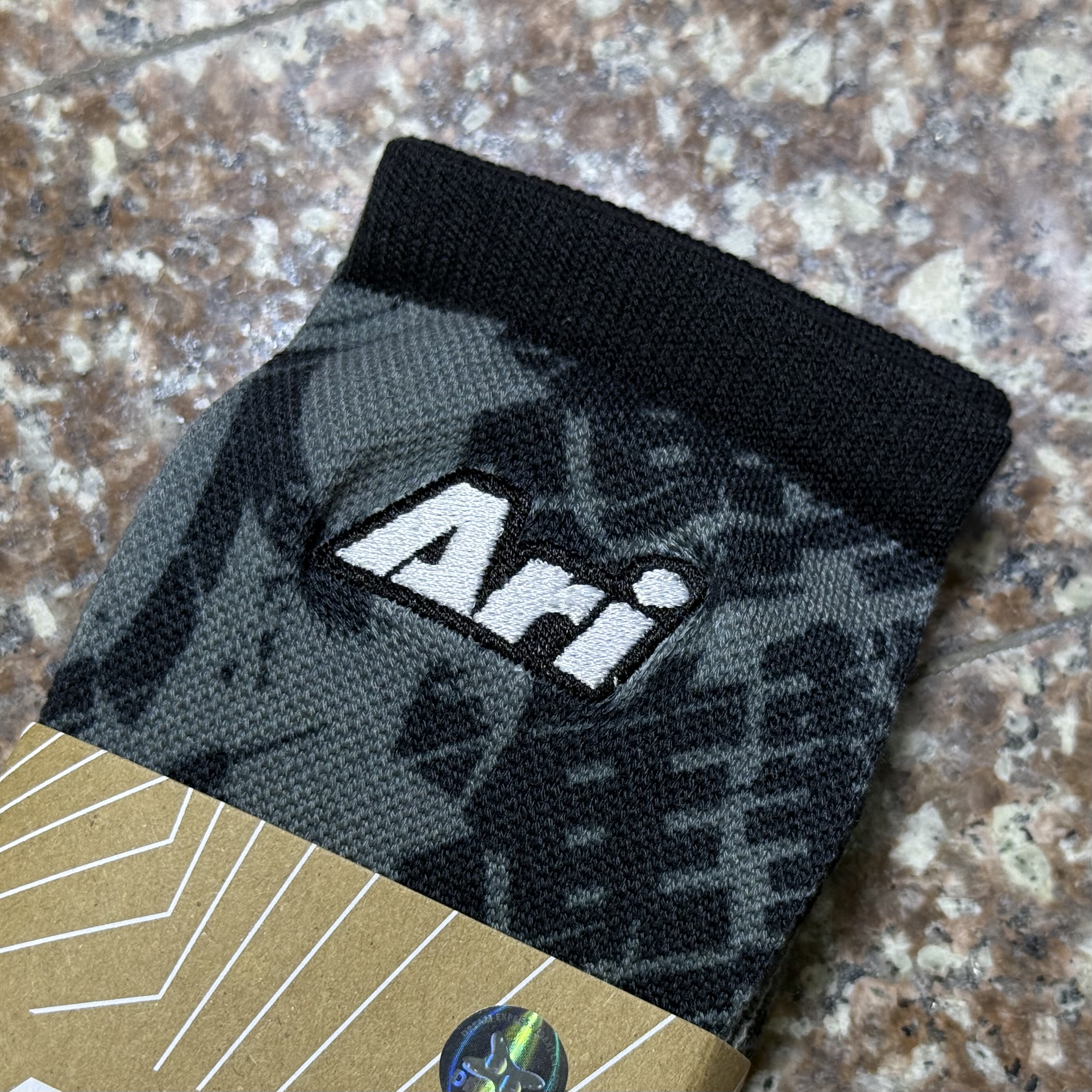 ถุงเท้าวิ่ง Ari X AOT Running Socks LIMITED ‘BLACK’