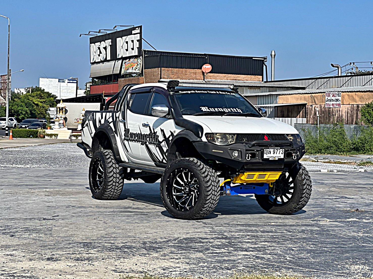 TRITON ทรงเมกา ที่ STEP9