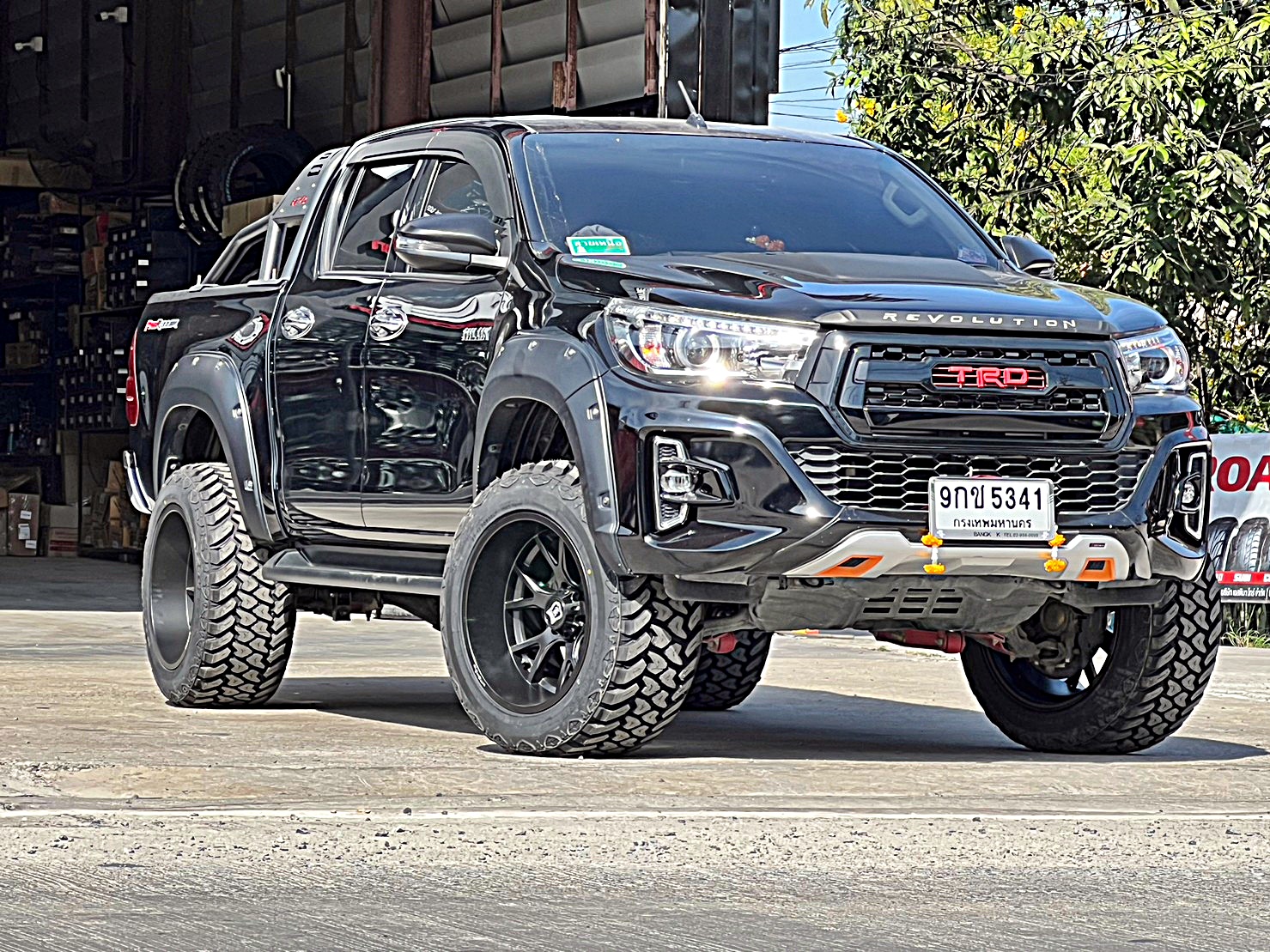 TOYOTA REVO แต่งทรงเมกาที่ STEP9