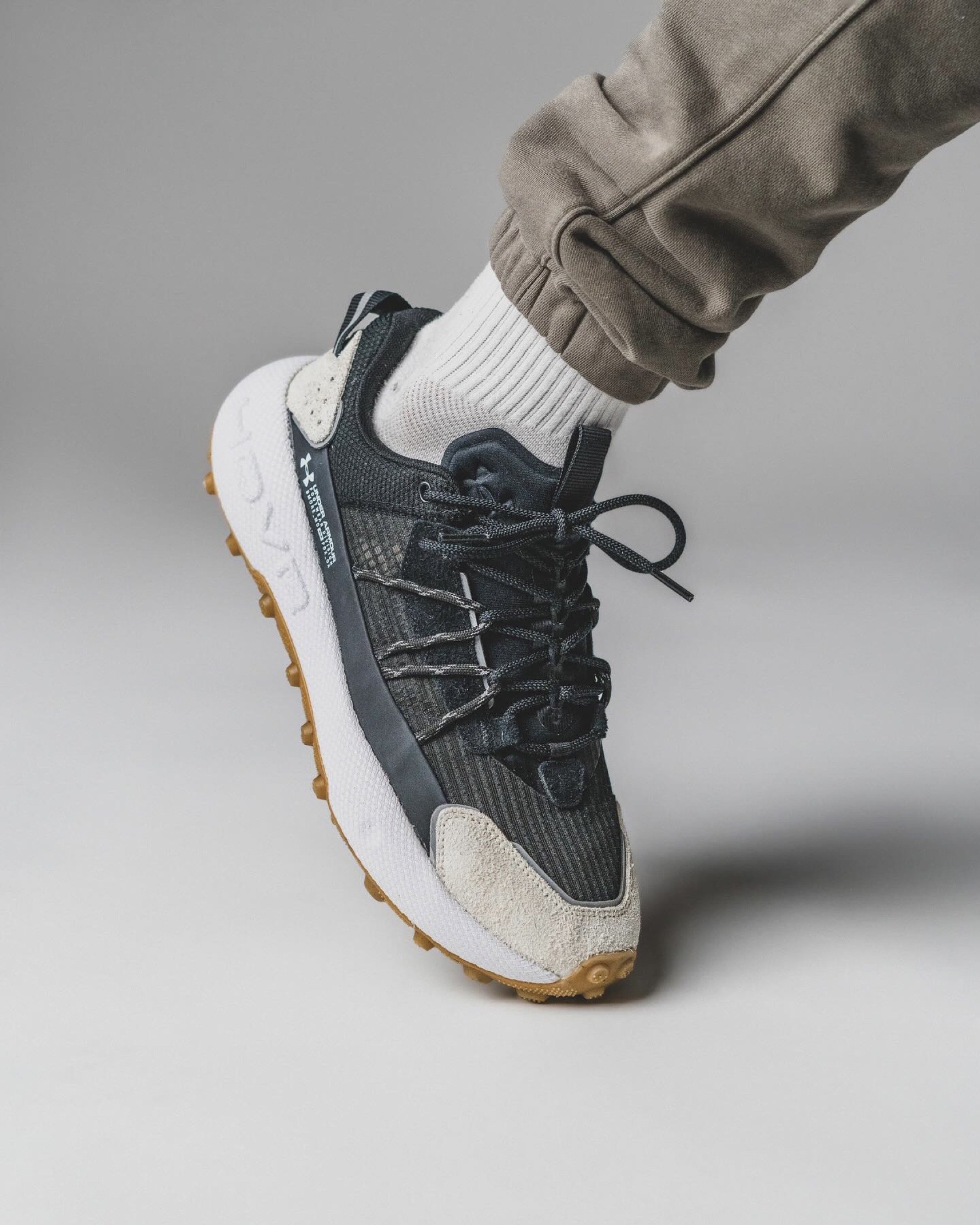 รองเท้าเดินป่า Under Armour Fat Tire Venture Pro (M8/9/9.5US)