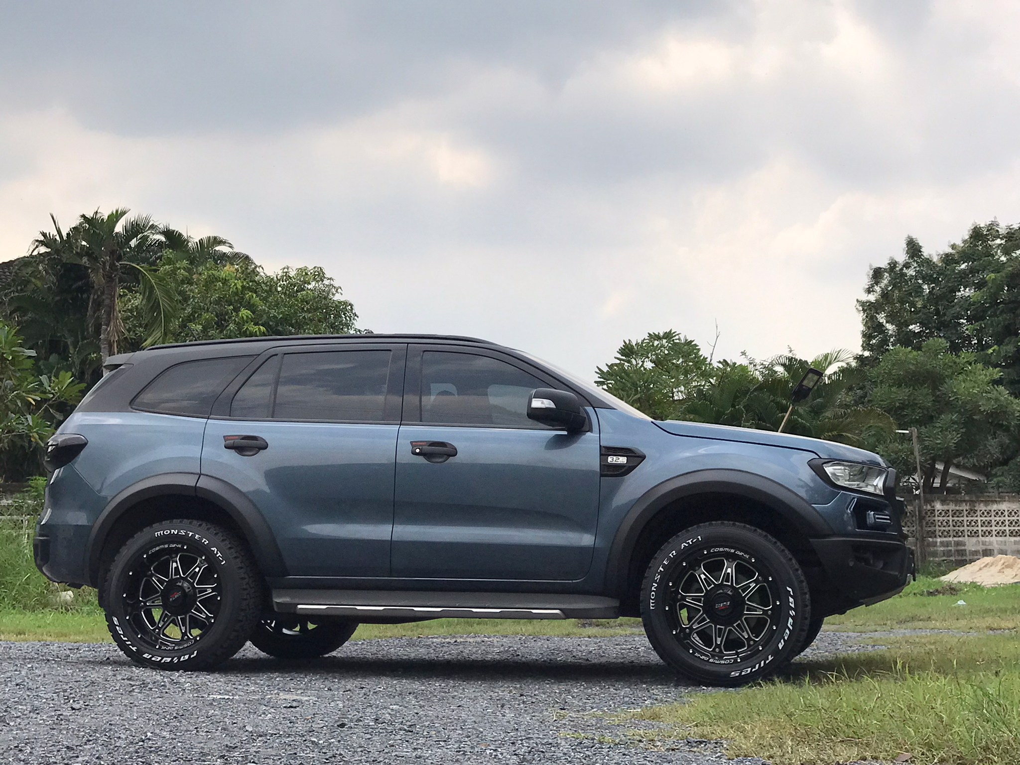 FORD EVEREST ล้อ COSMIS CROWN ผลงานจาก STEP9