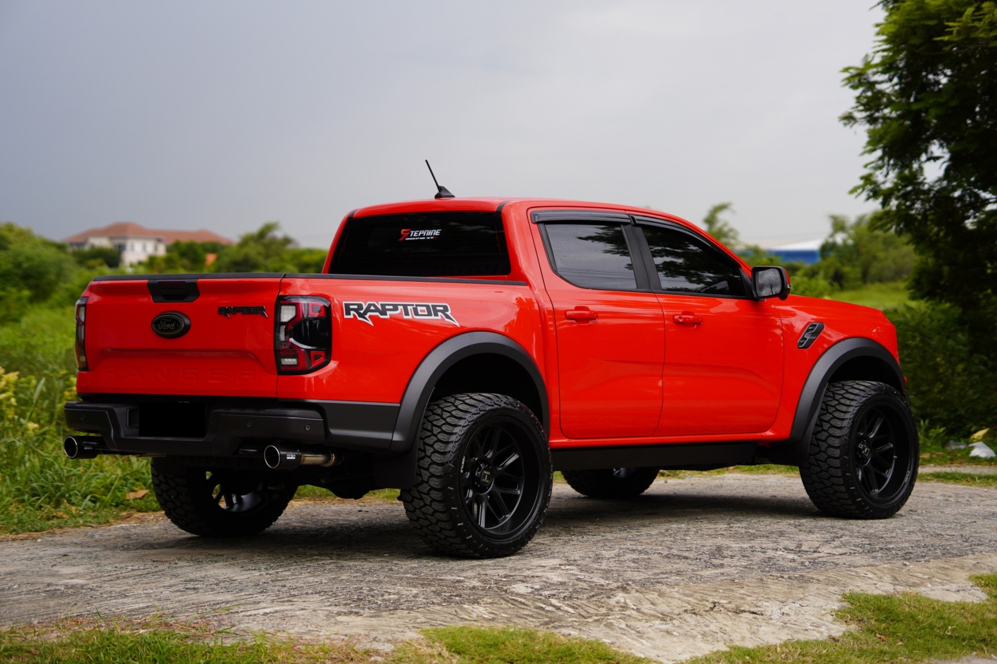 FORD RAPTOR กับล้อ HOSTILE ขอบ22 H120 Offse-44 ลึกสะใจ! พร้อมโปรโมชั่นพิเศษที่ STEP9