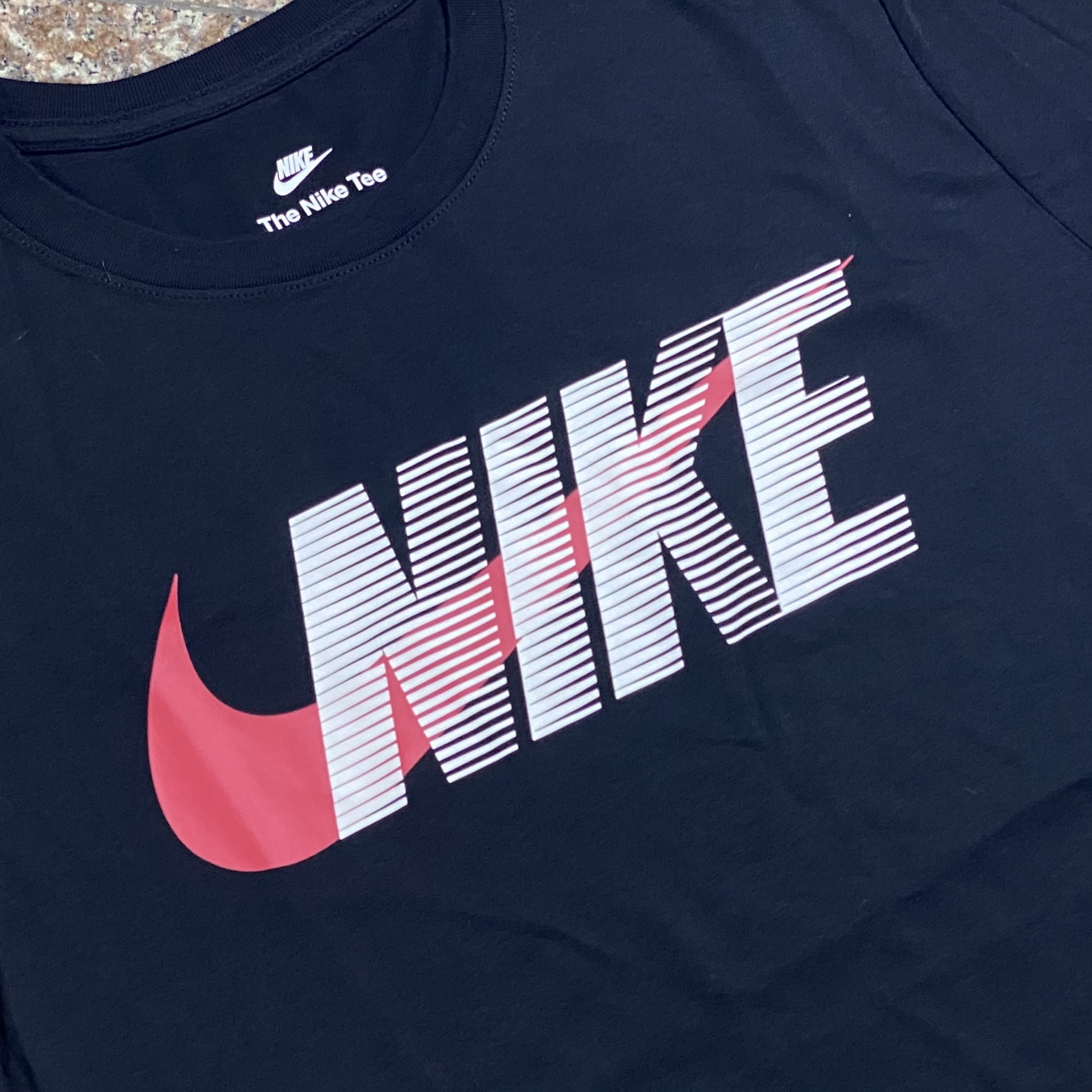 เสื้อ Nike Graphic Hi-Light Sportswear Tee (L)
