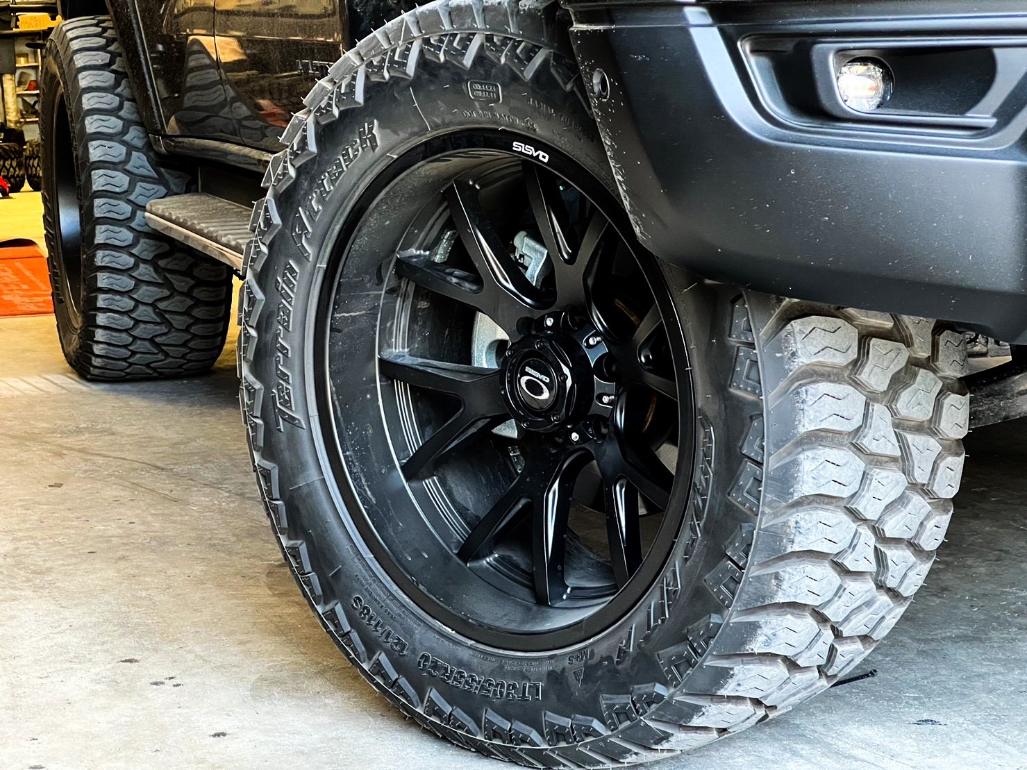 FORD EVEREST NEXTGEN FCจากระยอง แต่งทรงเมกาที่ STEP9