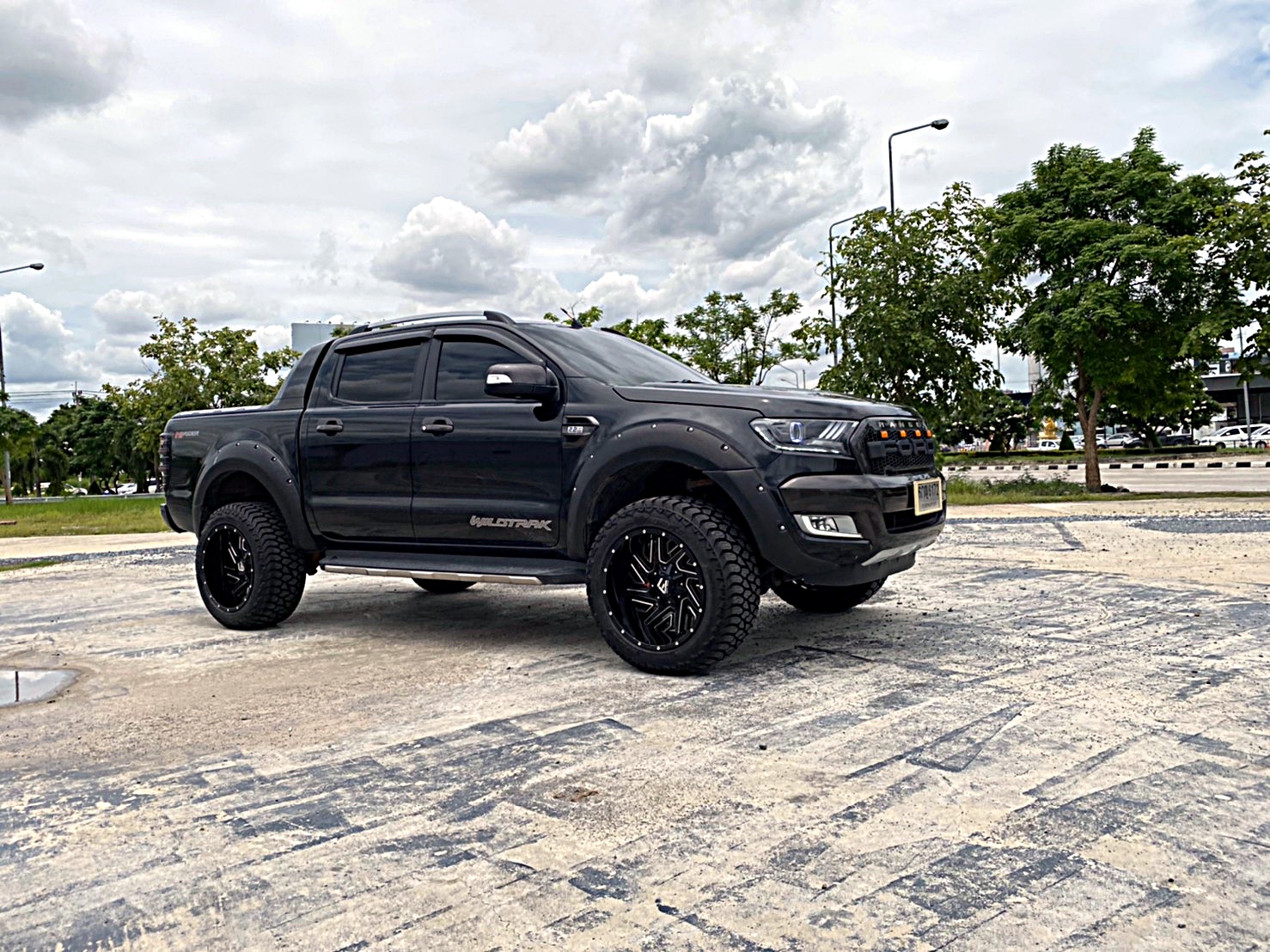 FORD WILDTRAK จัดทรงเมกาที่ STEP9