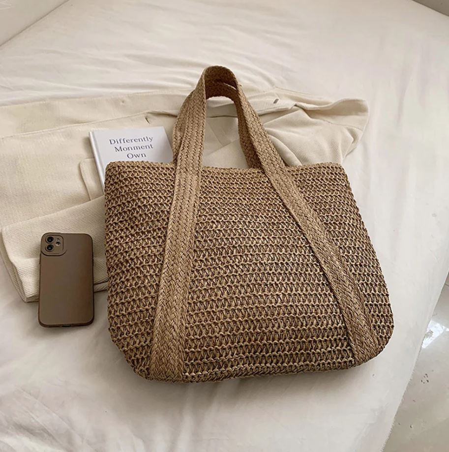 กระเป๋าสาน สะพาย ใบใหญ่ แต่งพู่ห้อย 🍨