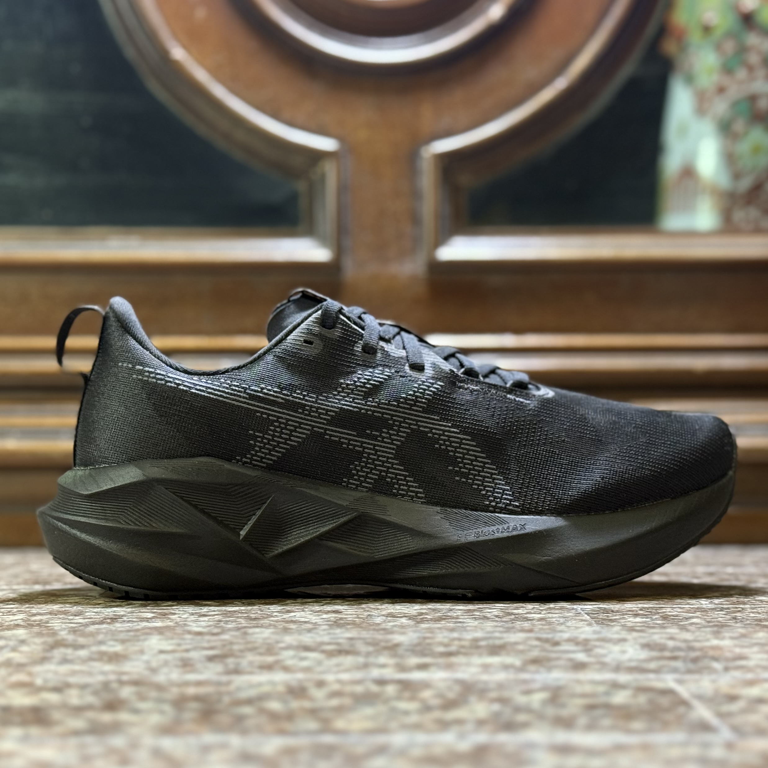 รองเท้าวิ่ง ASICS NovaBlast 5 ‘AllBlack’ (M9.5US)