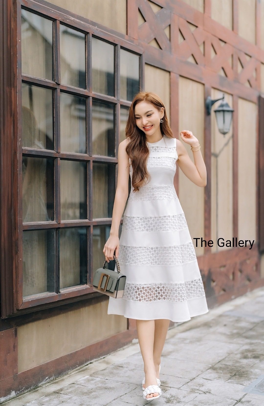 เดรสทรงเอสวยหรูกับผ้าลูกไม้ ดีเทลตัดต่อแน่นๆใส่ออกงานได้ สวยเป๊ะไม่มีพลาดแน่นอน