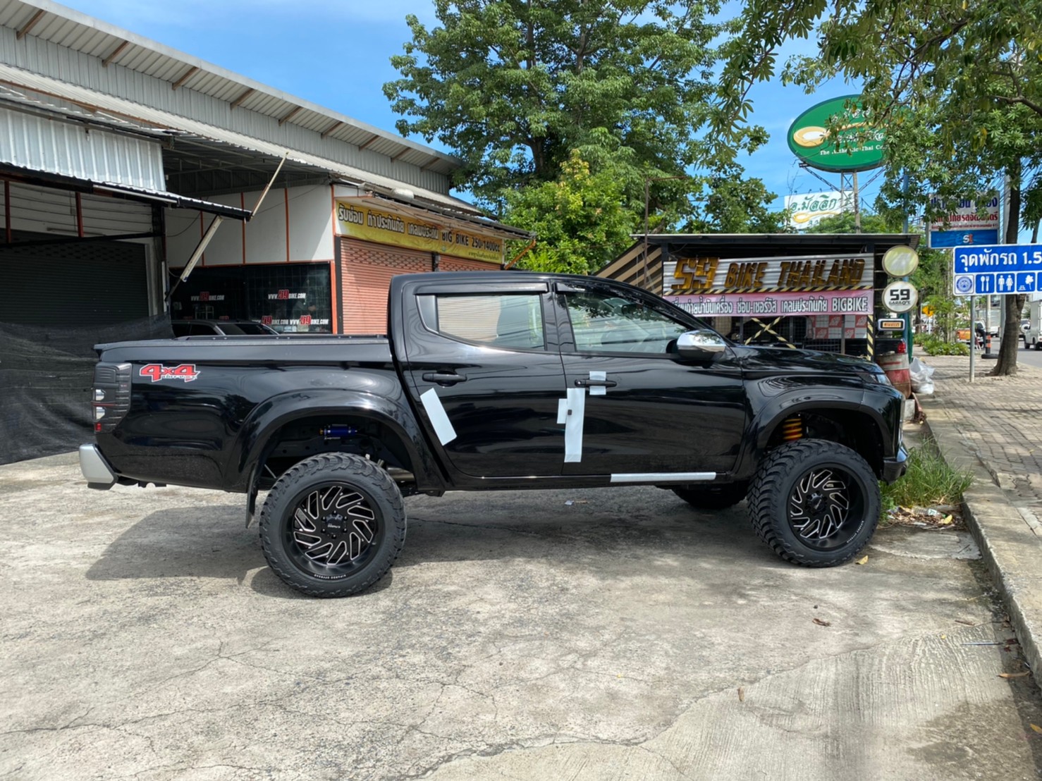 TRITON ป้ายแดงจัดทรงเมกาที่ STEP9