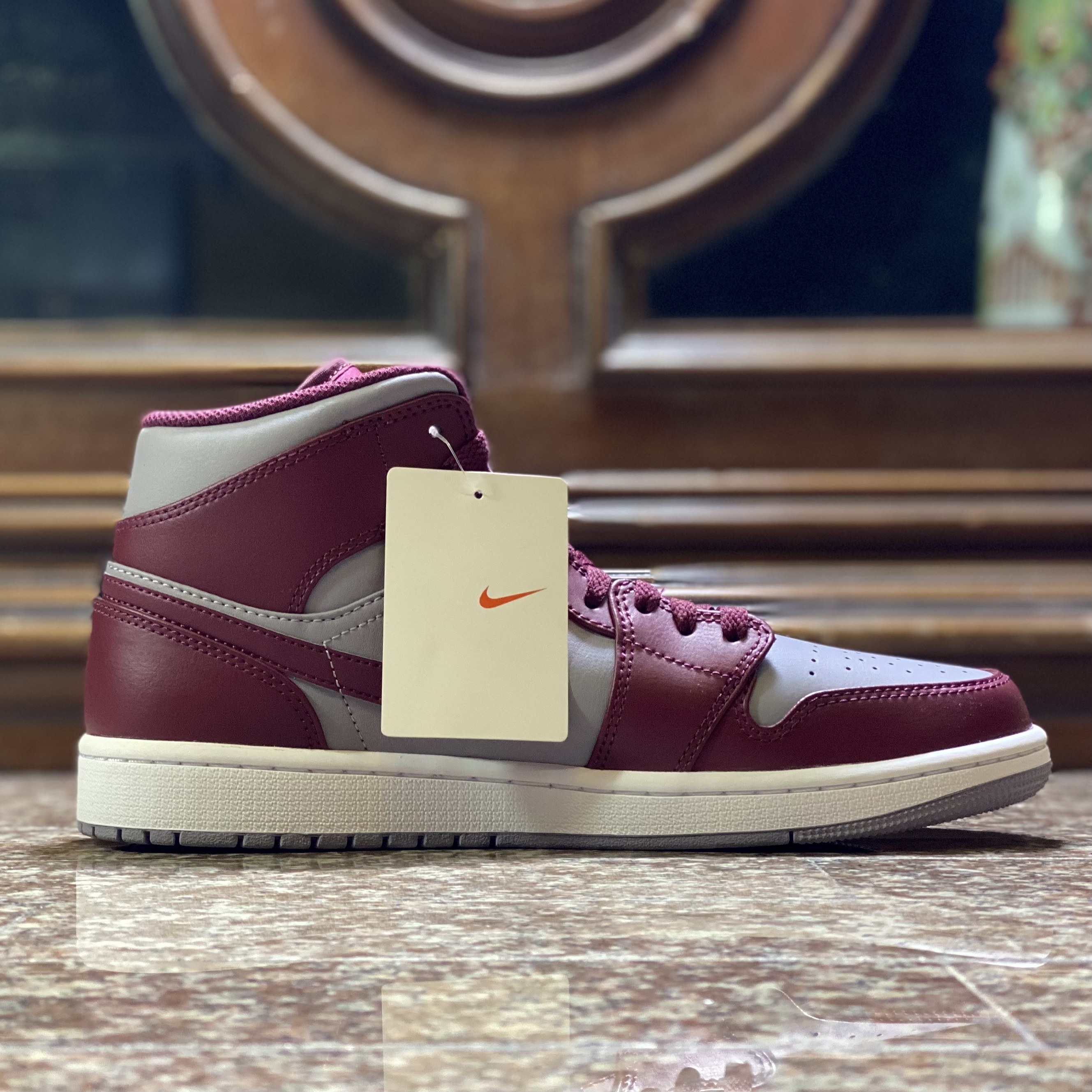 รองเท้า Nike Air Jordan 1 Mid ‘Cherrywood’ (M9.5US)