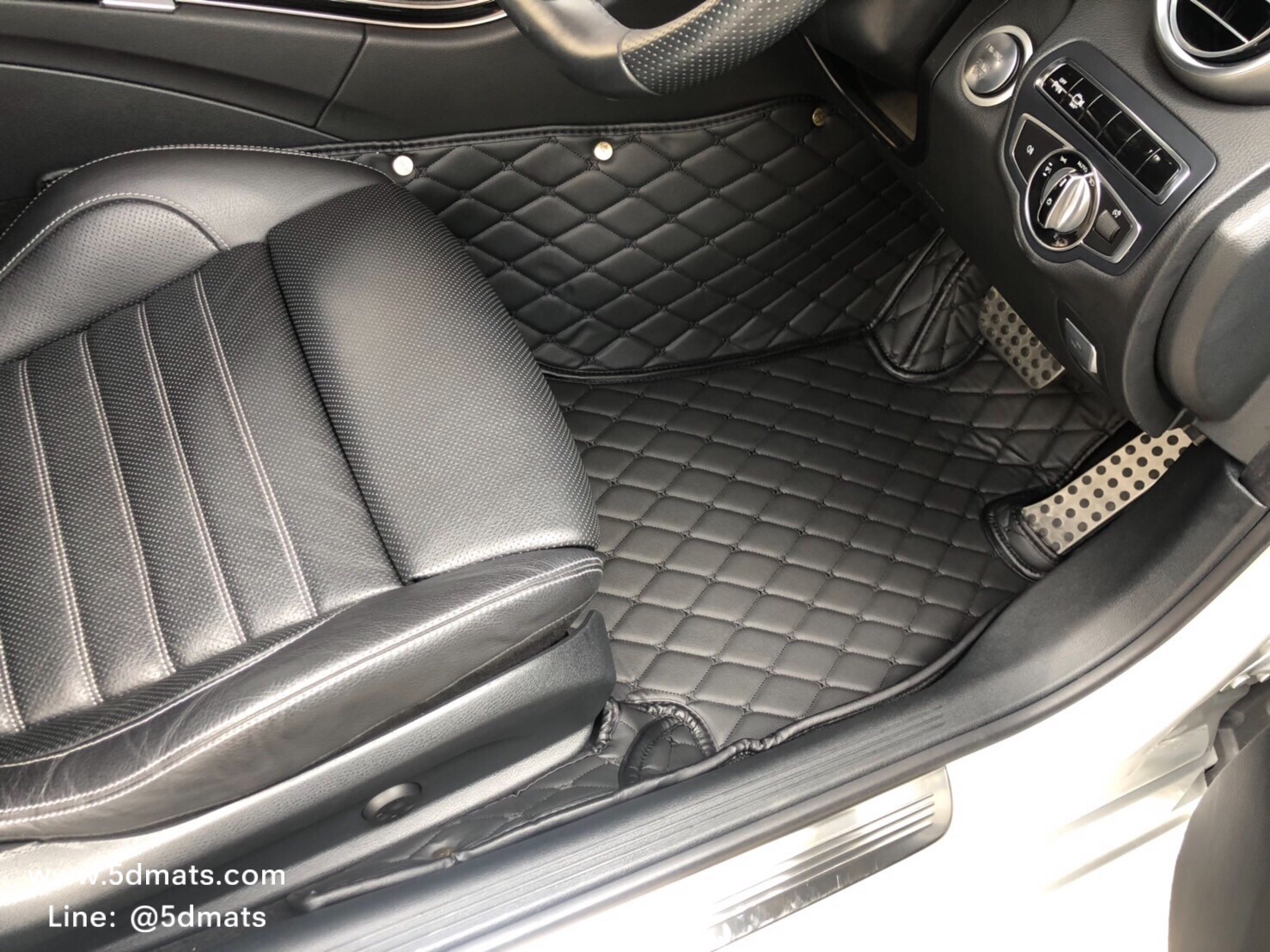 พรมปูพื้นรถยนต์6D VIP BENZ C-COUPE W205 หนังสีดำล้วน รวมแผ่นท้าย 4 -6ชิ้น เต็มคัน