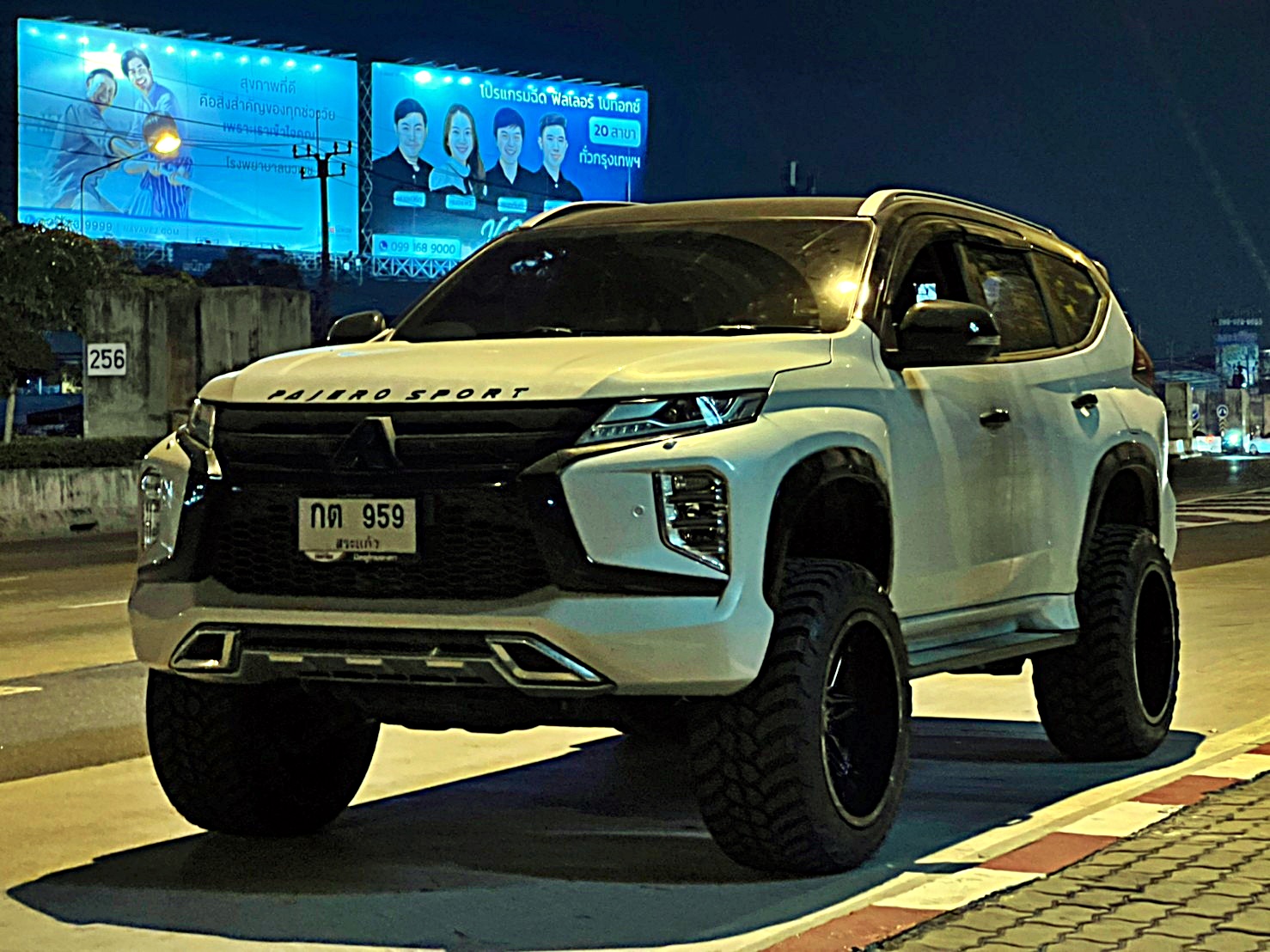 PAJERO SPORT ทรงเมกา ที่ STEP9