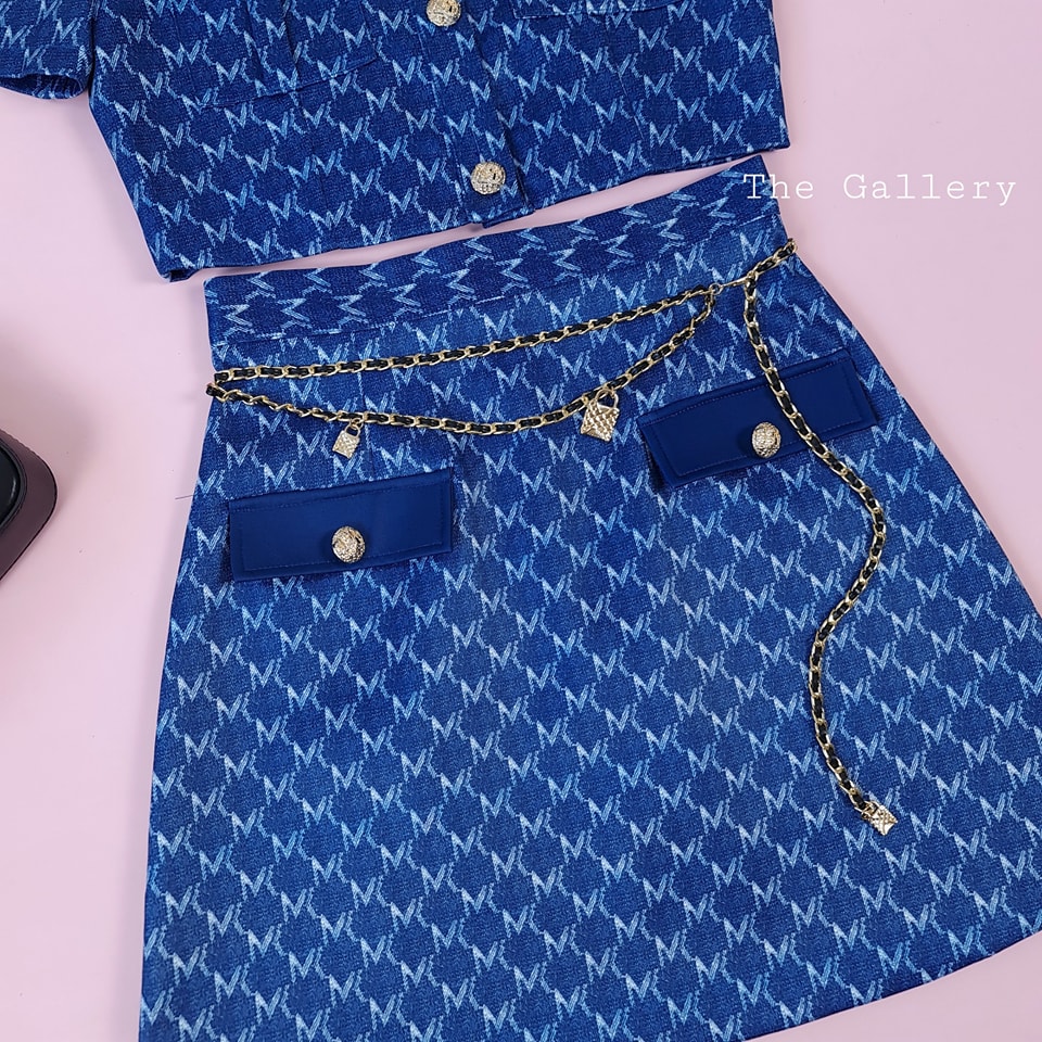 ชุดเซ็ต3ชิ้นเสื้อครอปและกระโปรงพิมส์ลาย เนื้อผ้าพรีเมี่ยม มาพร้อมเข็มขัดโซ่เข้าชุด สวยครบจบในชุดเดียว ห้ามพลาดเลยยย