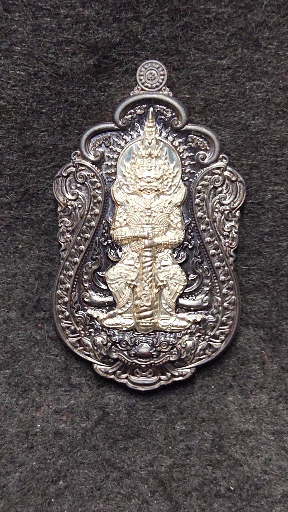 เหรียญท้าวเวสสุวรรณ รุ่นเทพประทานพร หลวงพ่อสุชาติ อภิชาโต วัดศิลาดอกไม้ จ.เพชรบูรณ์