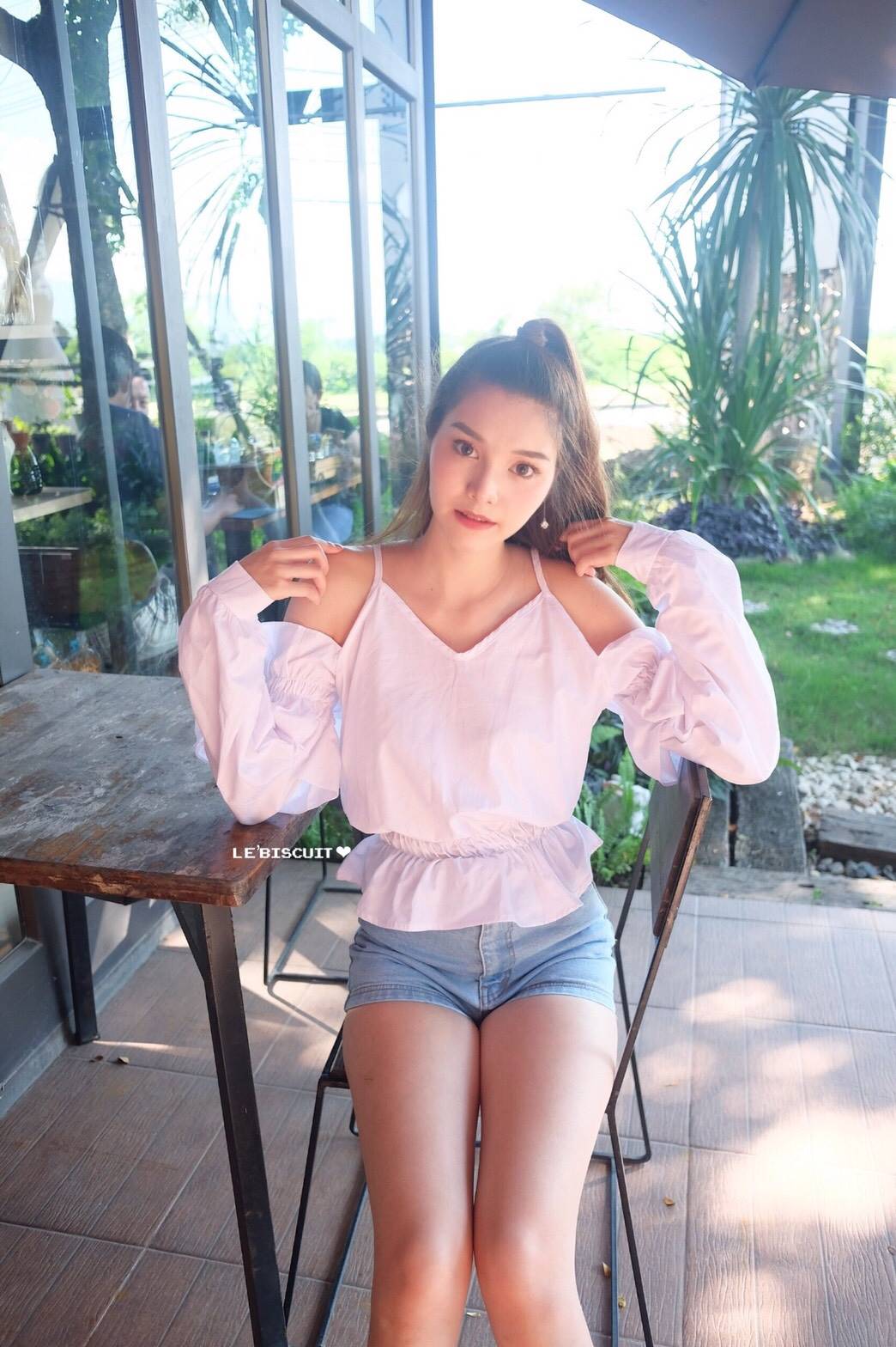 เสื้อสายเดี่ยวต่อแขน