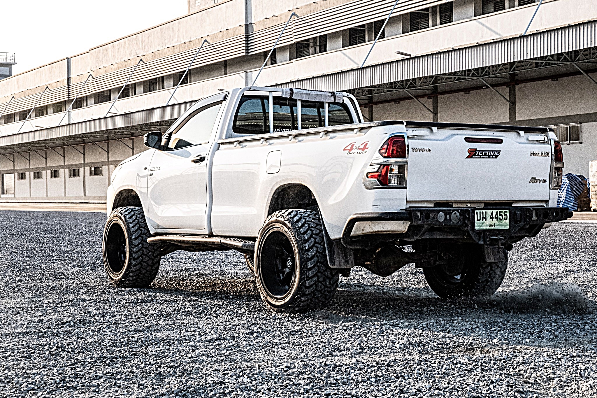 REVO หัวเดียว จองคิวจากแพร่ ทำทรงเมกาที่ STEP9