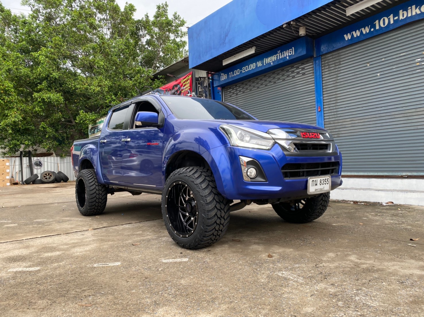 D-MAX มาจากสุพรรณบุรี จัดทรงเมกาที่ STEP9