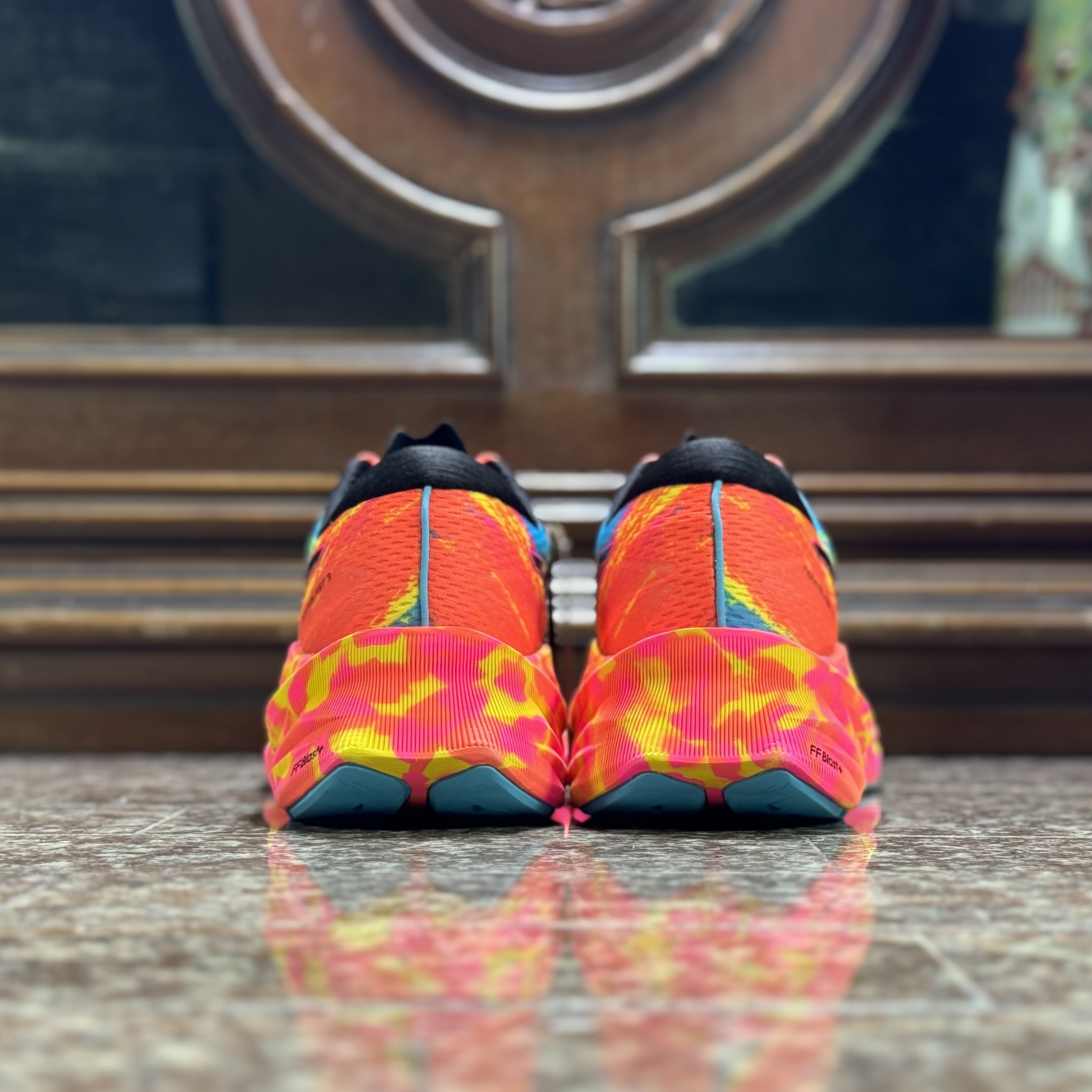 รองเท้าวิ่ง ASICS NovaBlast 3 ‘Multi’ (W8US)