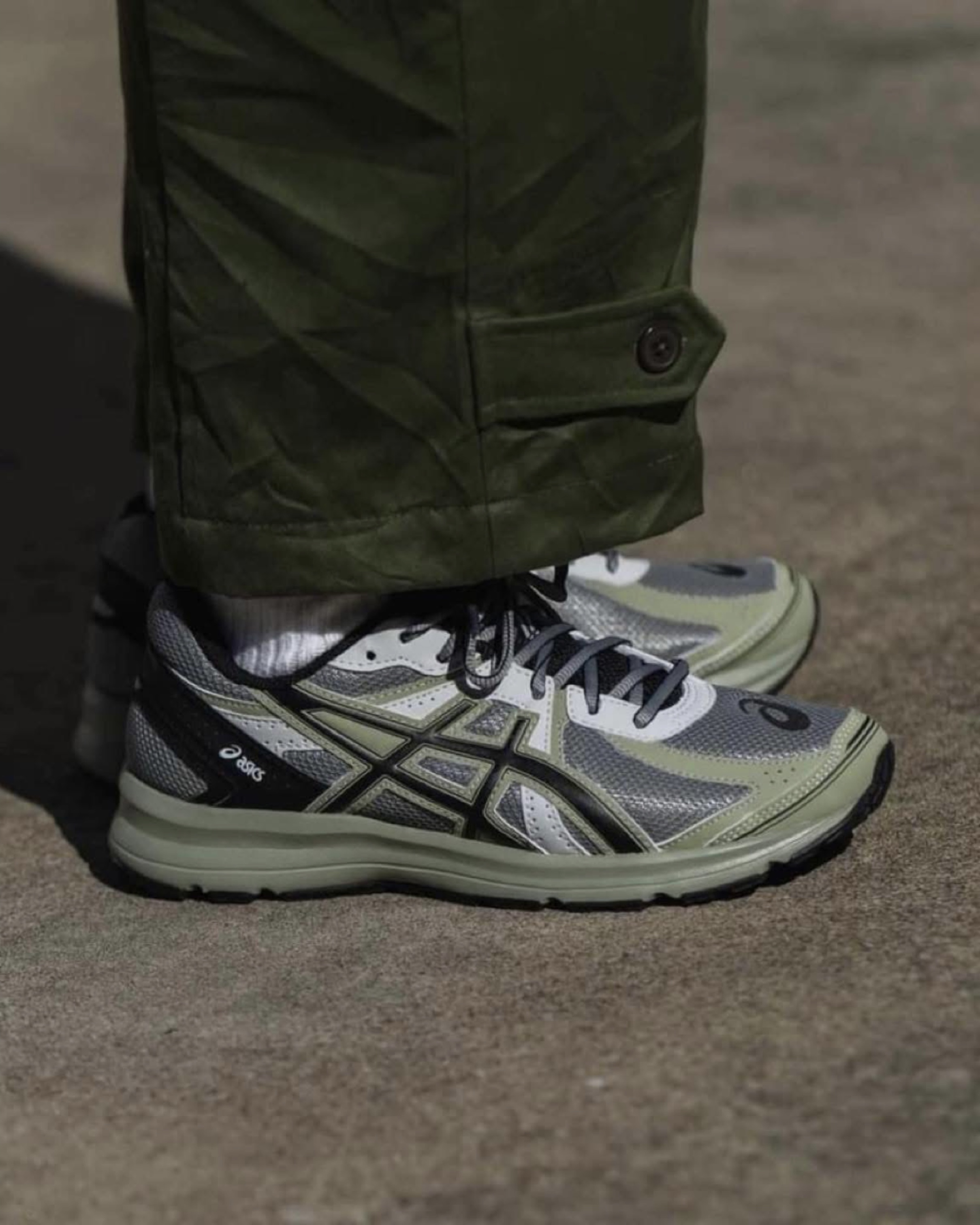 รองเท้า ASICS JOG 100S ‘Sheet Rock’ (M6/8/8.5/9/9.5/10/11.5US)