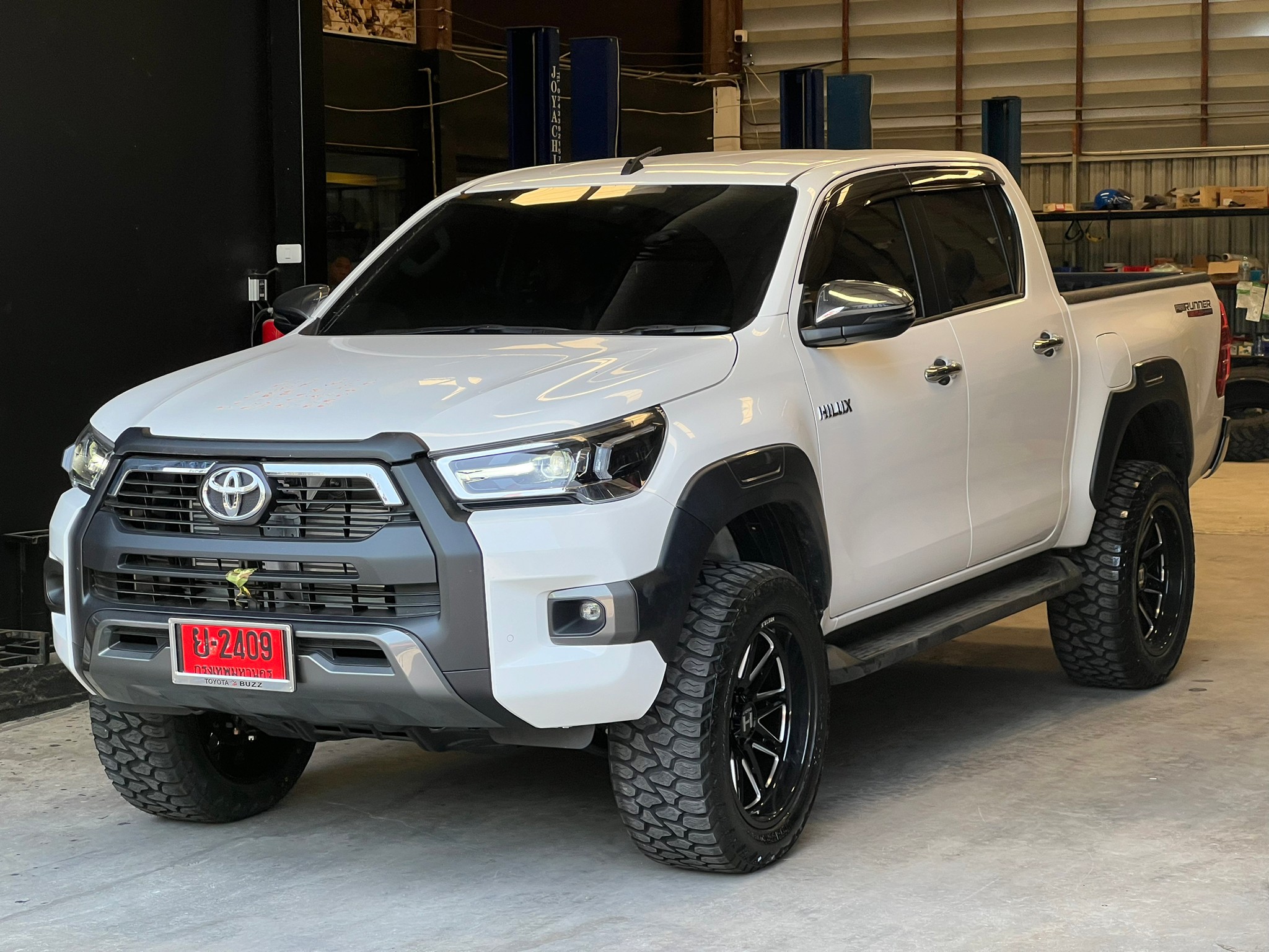 TOYOTA REVO ทรงเมกา จัดล้อแท้