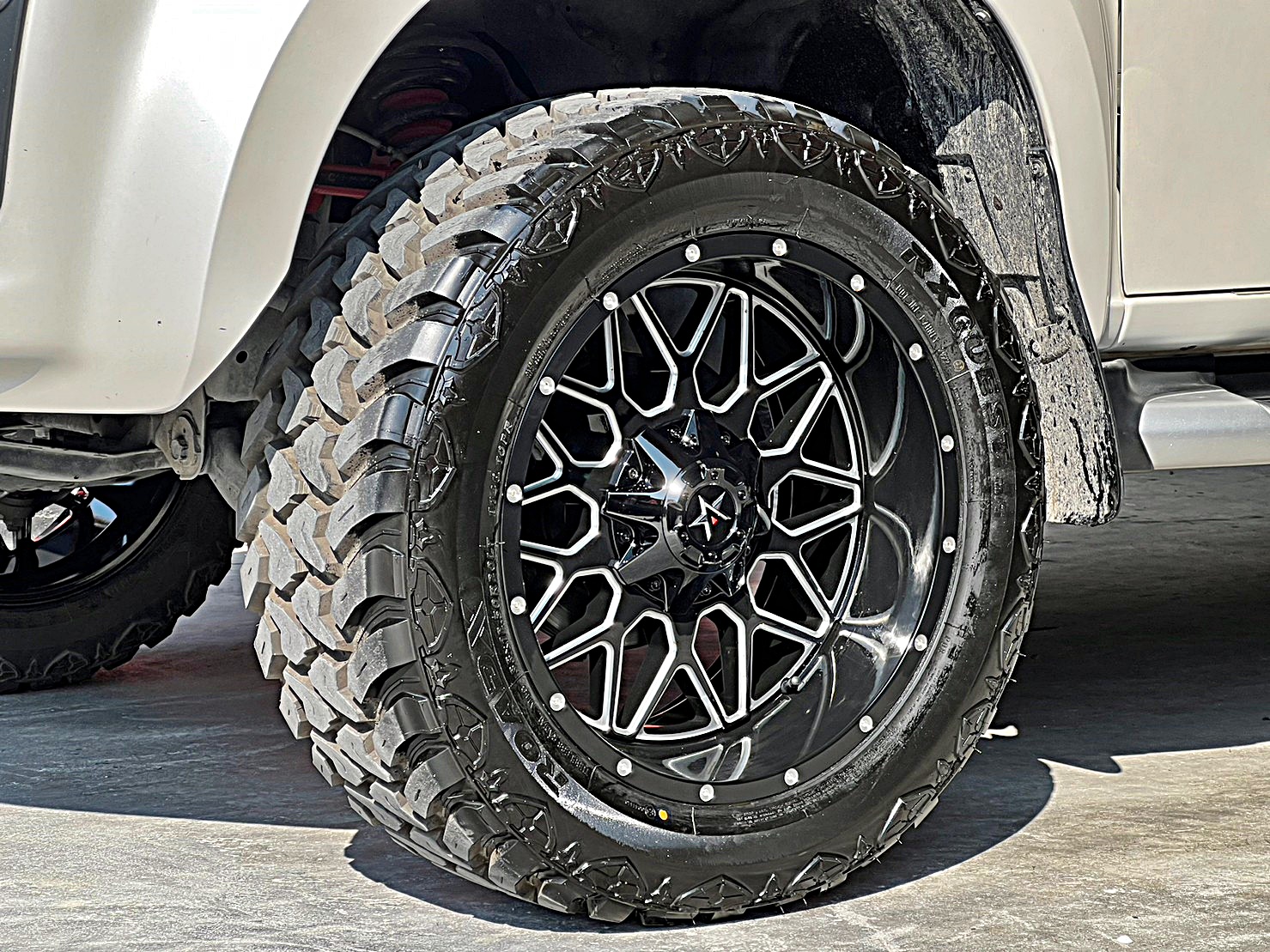 D-MAX แต่งทรงเมกาที่ STEP9