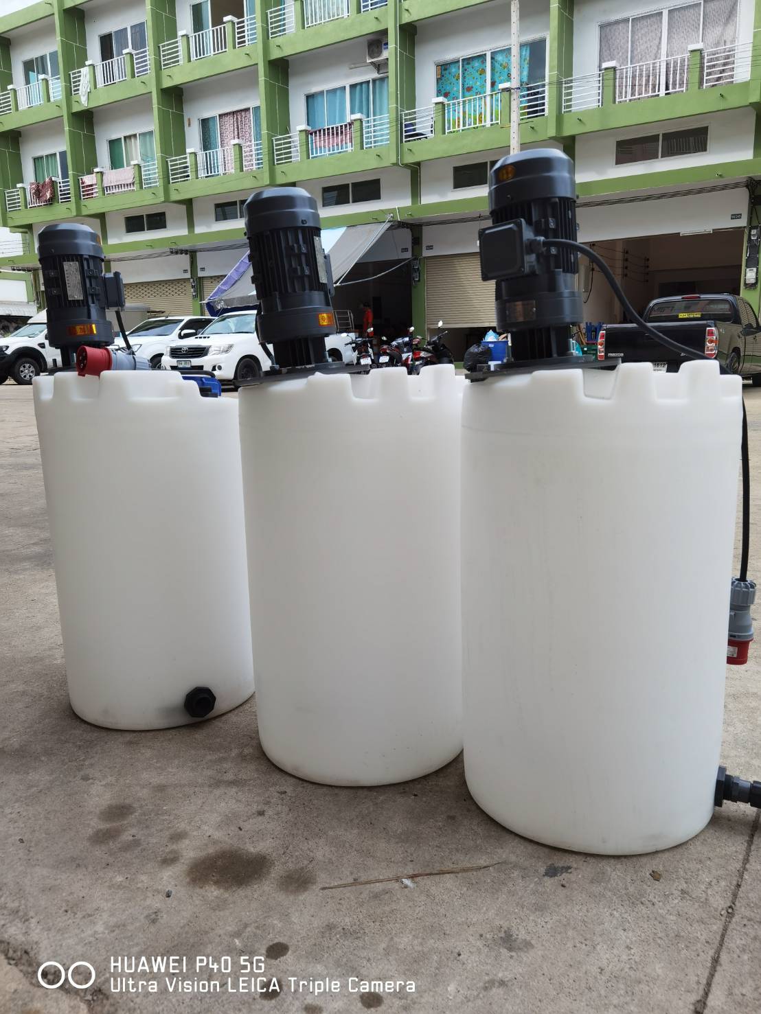 ถังผสม(PE)น้ำยา + พร้อมมอเตอร์หัวปั่น ขนาด 300 ลิตร