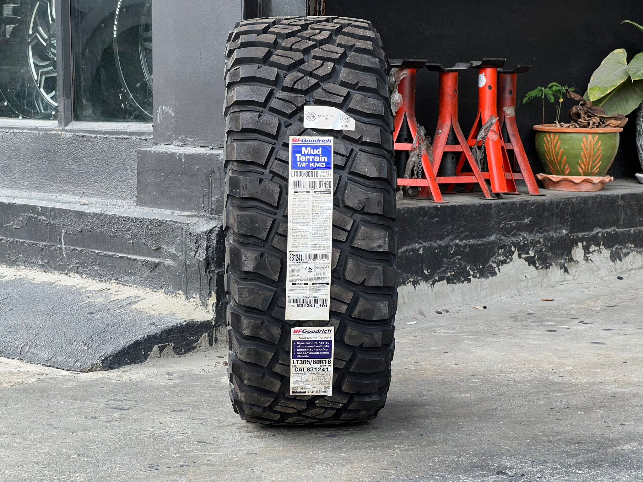 ยางใหม่ BF GOODRICH KM3 305/60-18 ราคาถูกที่ STEP9