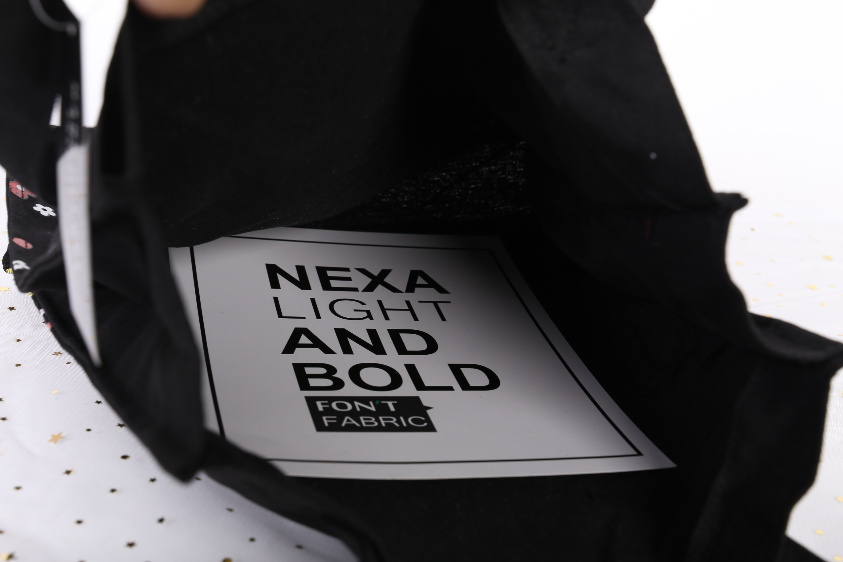 กระเป๋าผ้า canvas ลายดอกไม้ MARC JACOBS