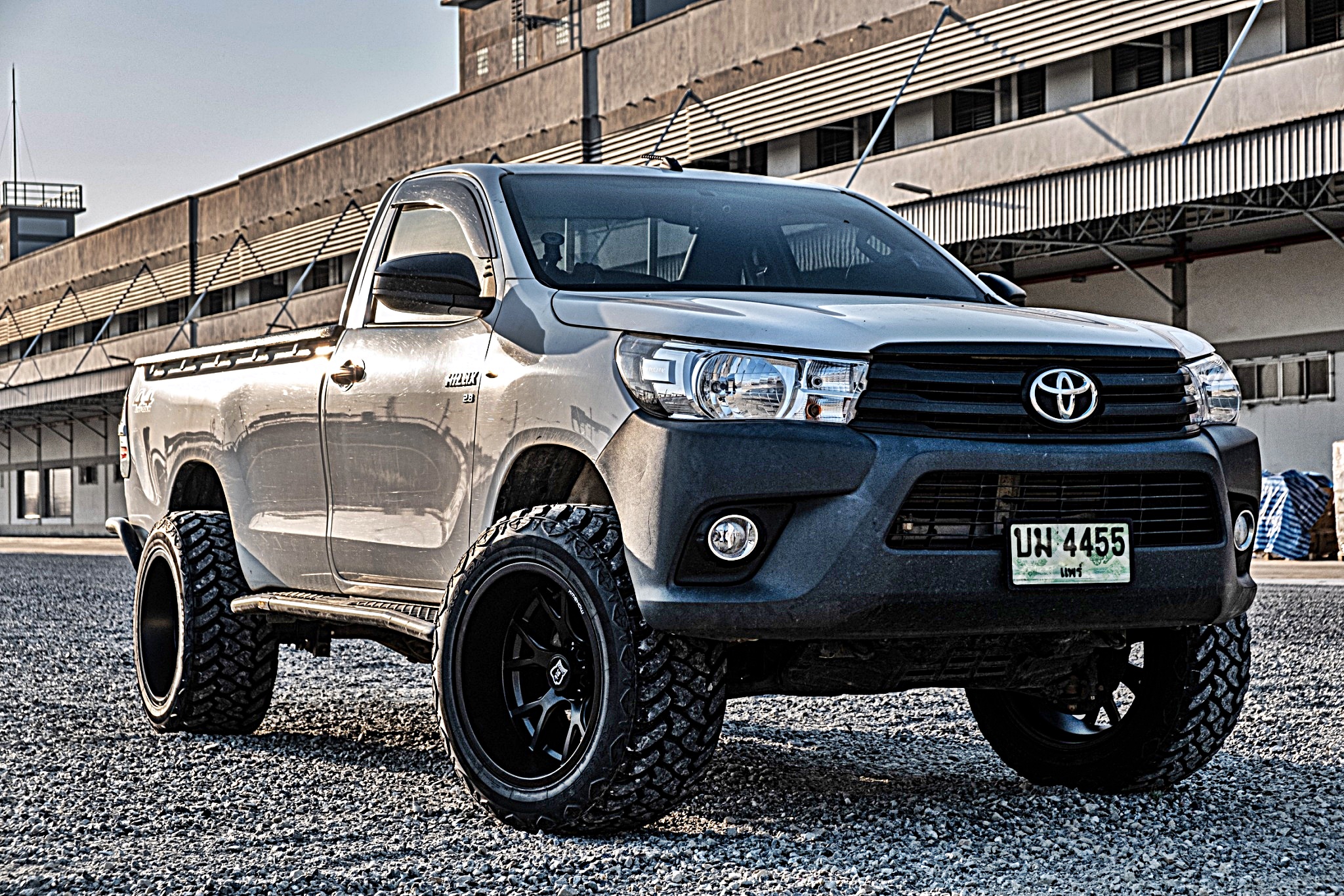 REVO หัวเดียว จองคิวจากแพร่ ทำทรงเมกาที่ STEP9