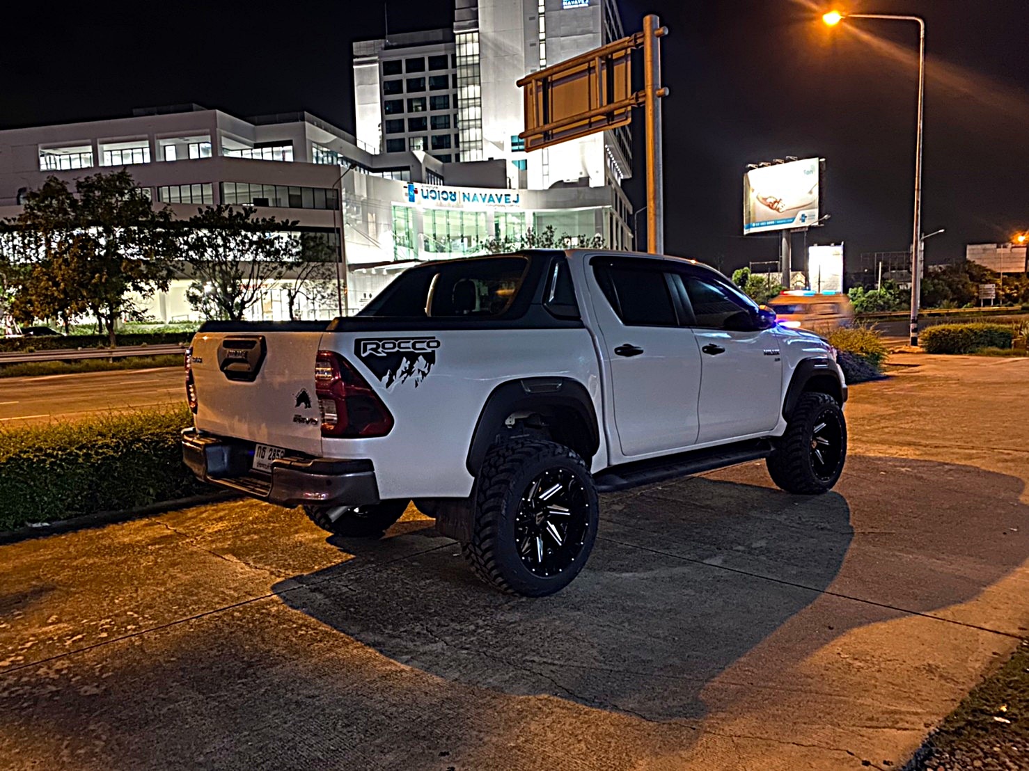 TOYOTA REVO ทรงเมกา