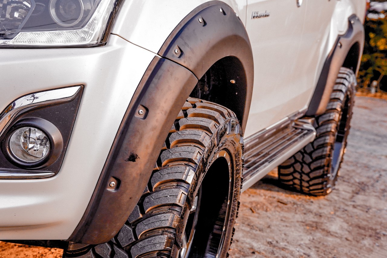 ISUZU D-MAX แต่งเมกา โคตรหล่อที่ STEP9