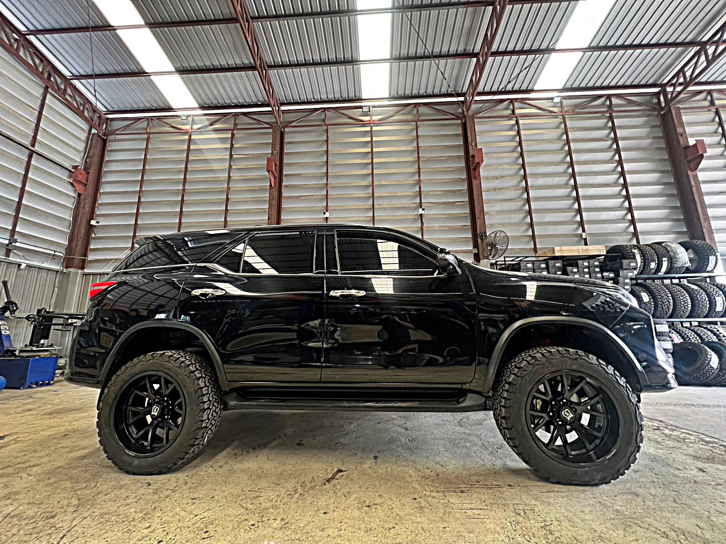 TOYOTA FORTUNER LEGENDER แต่งทรงเมกาที่ STEP9