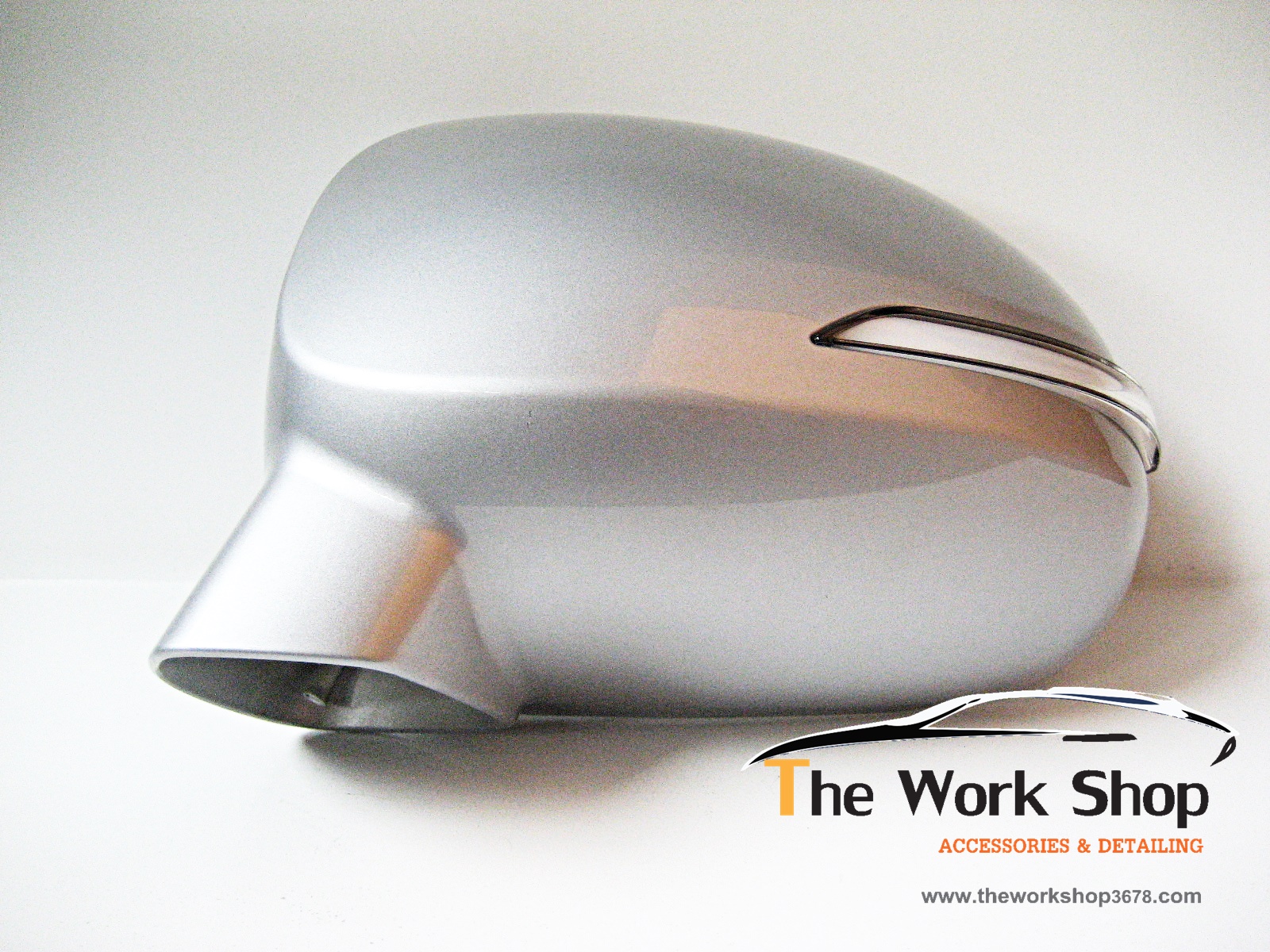 Silver : Side mirror with LED - กระจกมองข้างสีบรอนซ์เงิน พร้อมไฟ LED
