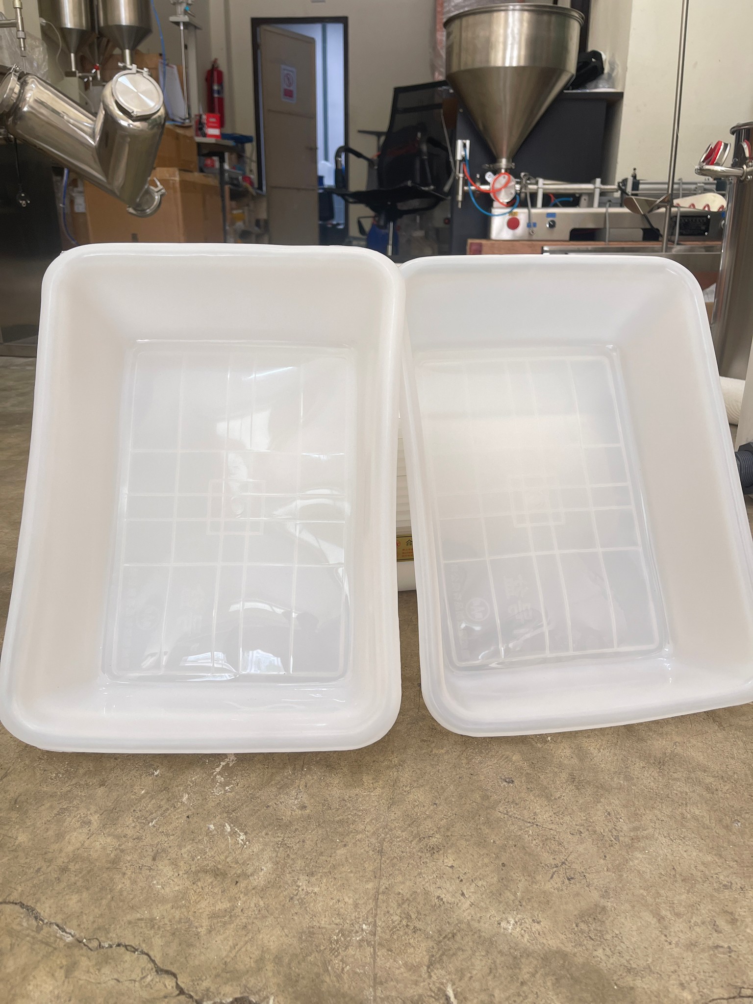 🌈ถาดตะกร้าพลาสติกทึบสีขาวทรงสี่เหลี่ยม ตะกร้าเก็บของ เนื้อ PP PE แข็งแรงทนทาน Plastic tray