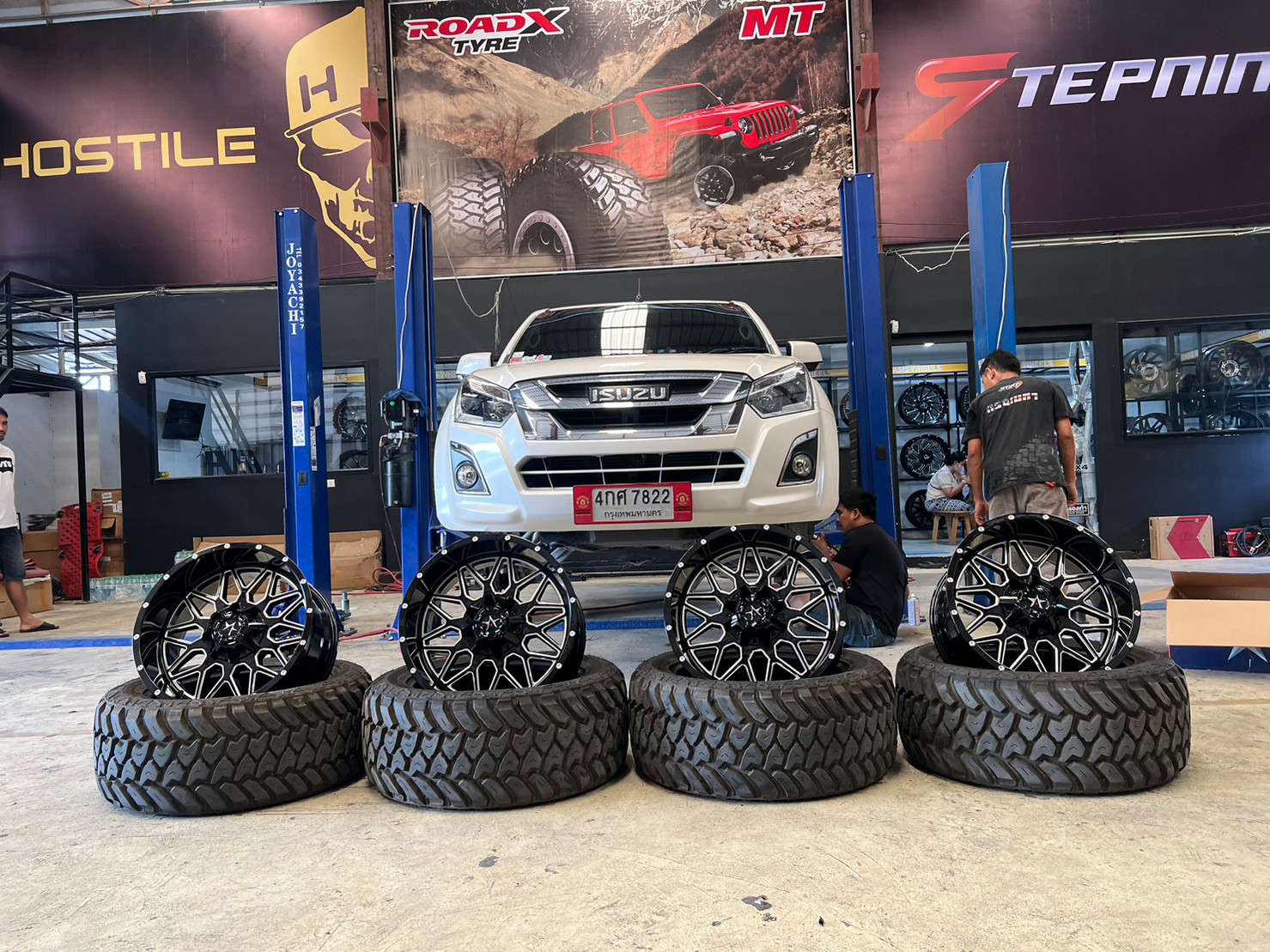 D-MAX แต่งทรงเมกาที่ STEP9