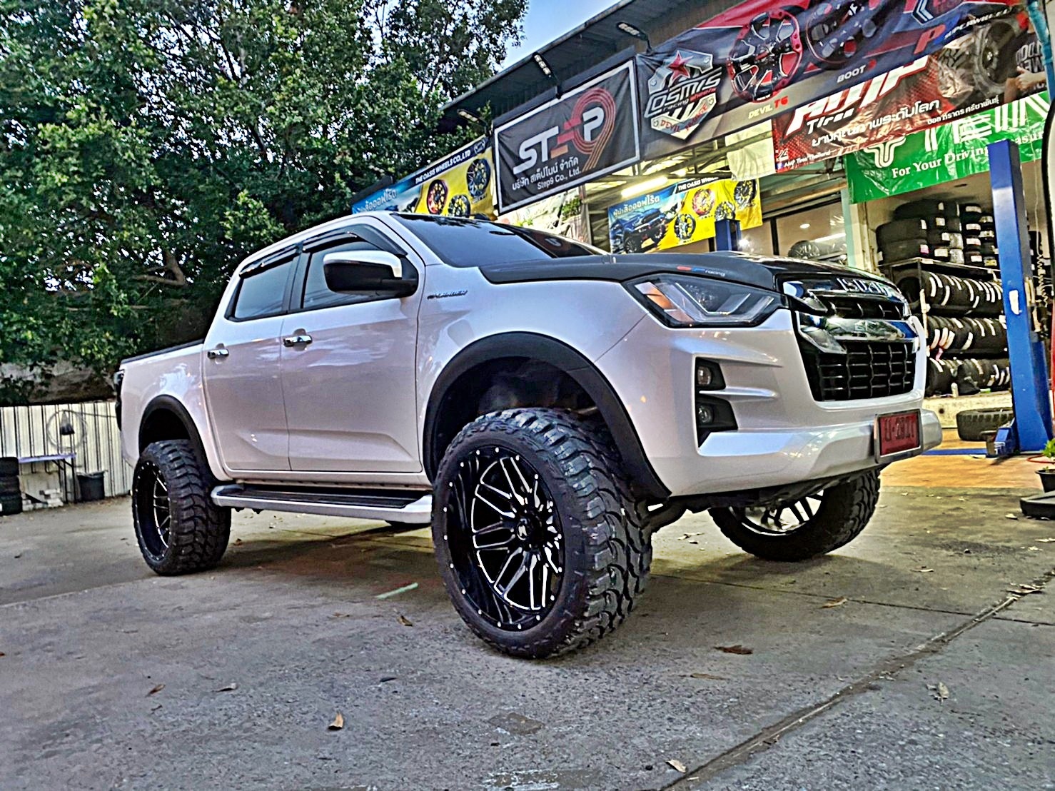 D-MAX ทรงเมกา ต้องมาที่ STEP9