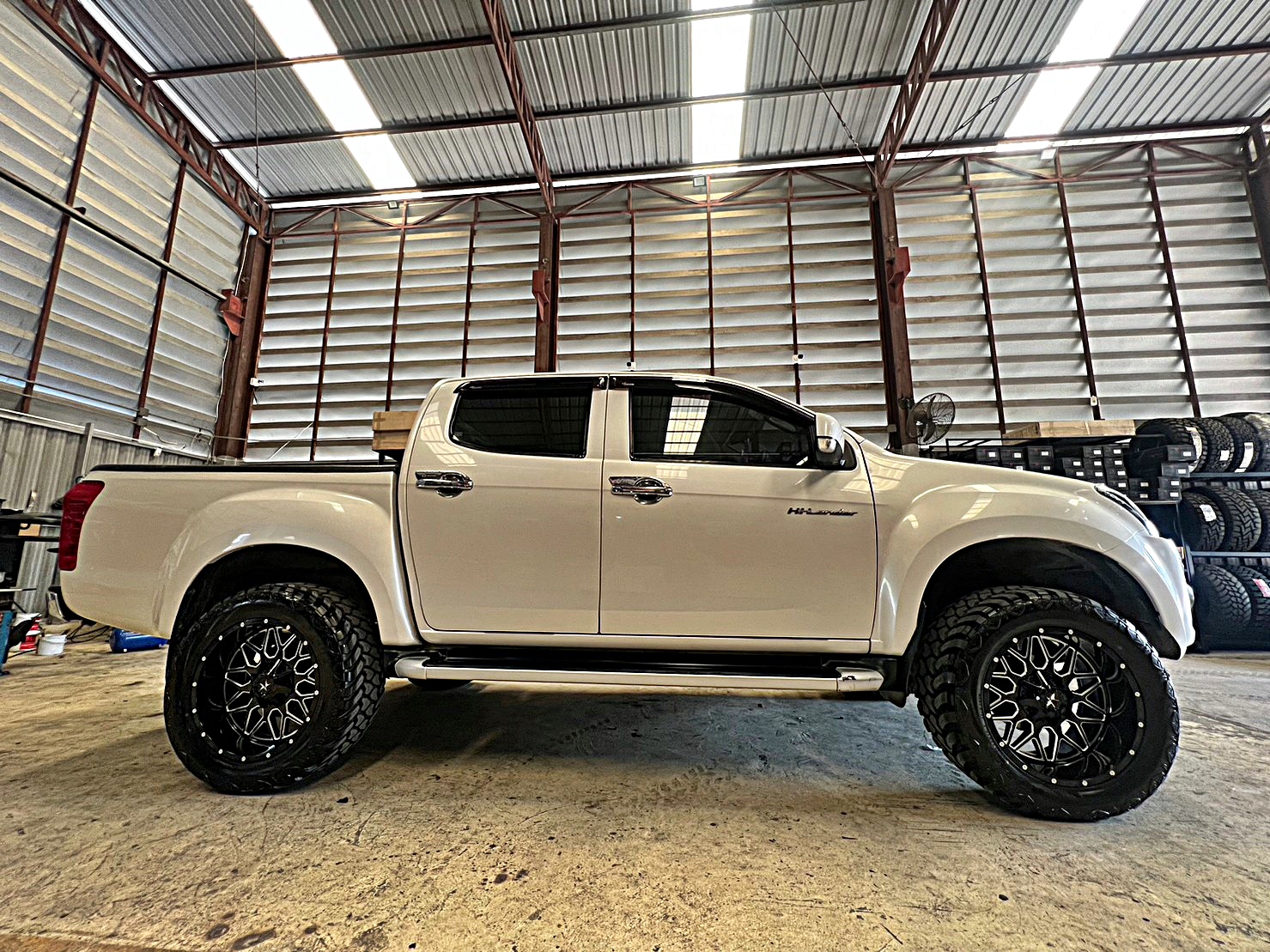 D-MAX แต่งทรงเมกาที่ STEP9