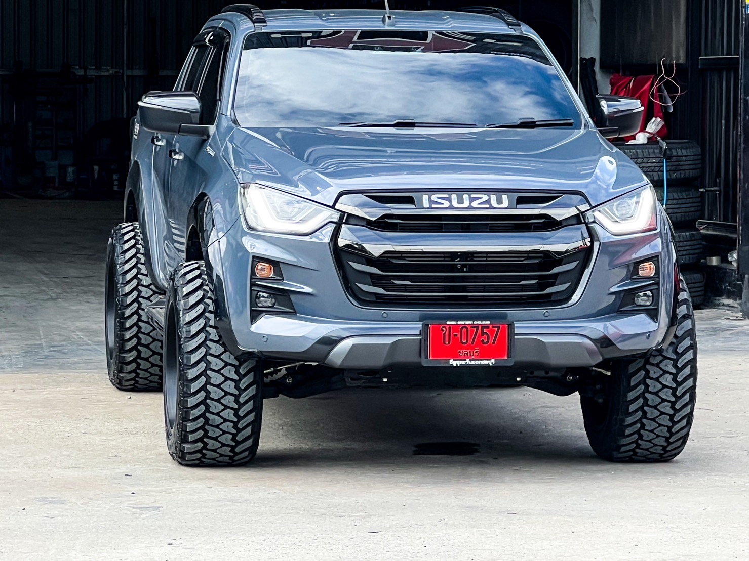 D-MAX แต่งรถทรงเมกาที่ STEP9