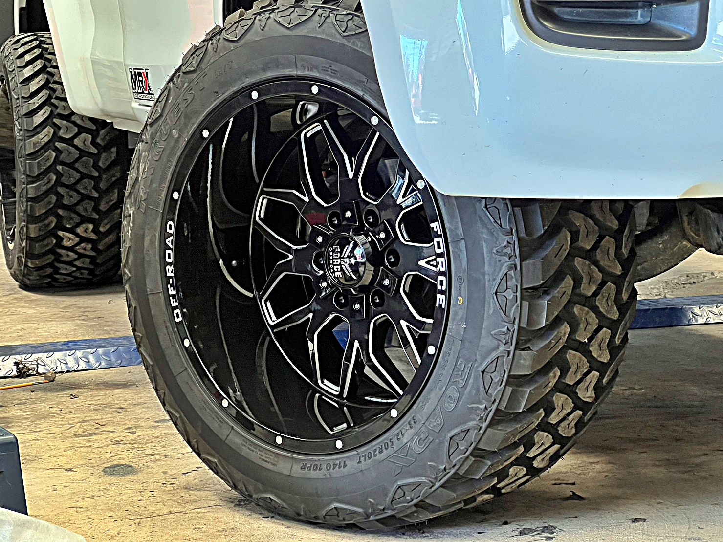 D-MAX หัวเดียว จองคิวมาจากระยอง แต่งทรงเมกาที่ STEP9