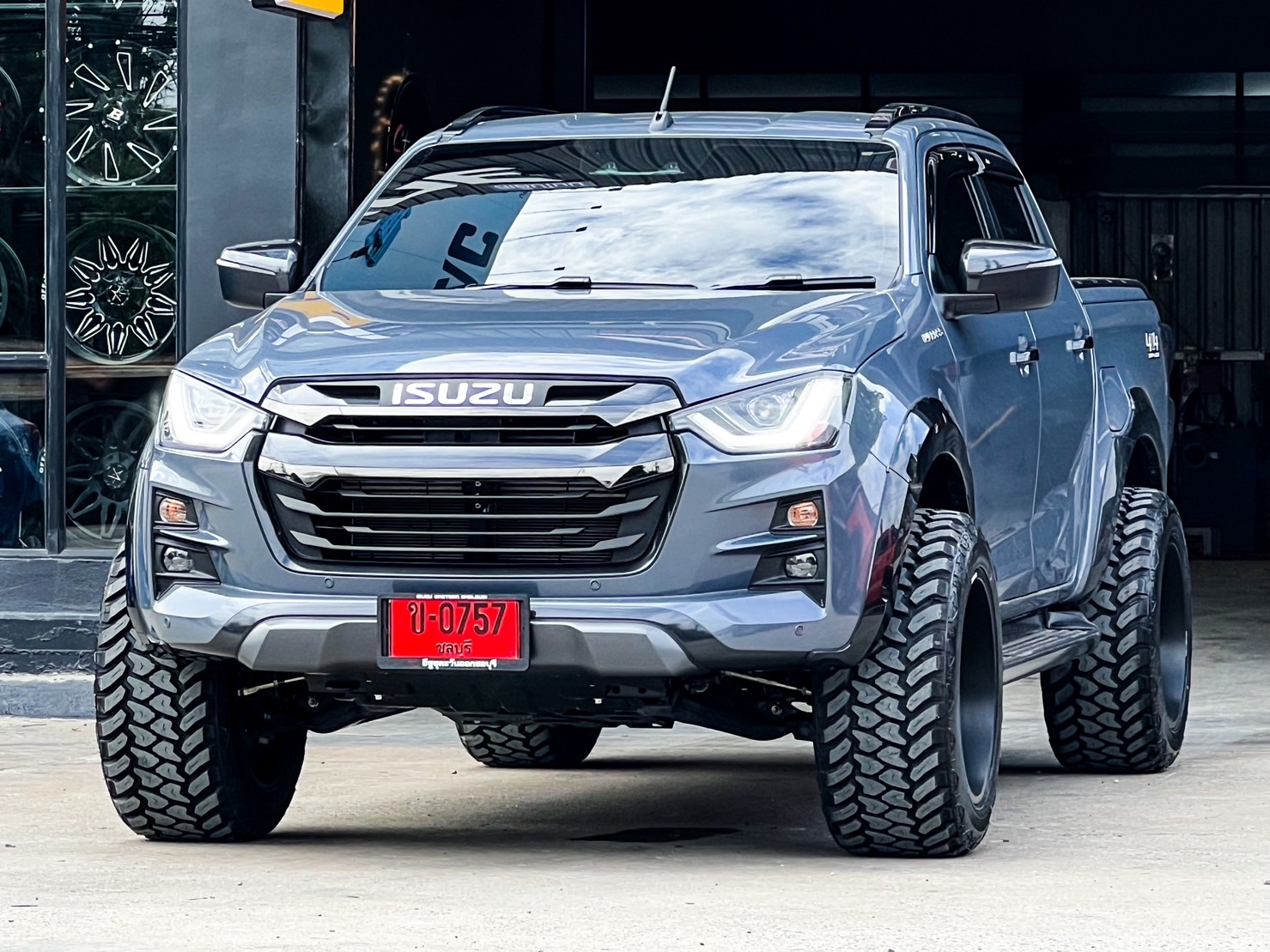 D-MAX แต่งรถทรงเมกาที่ STEP9